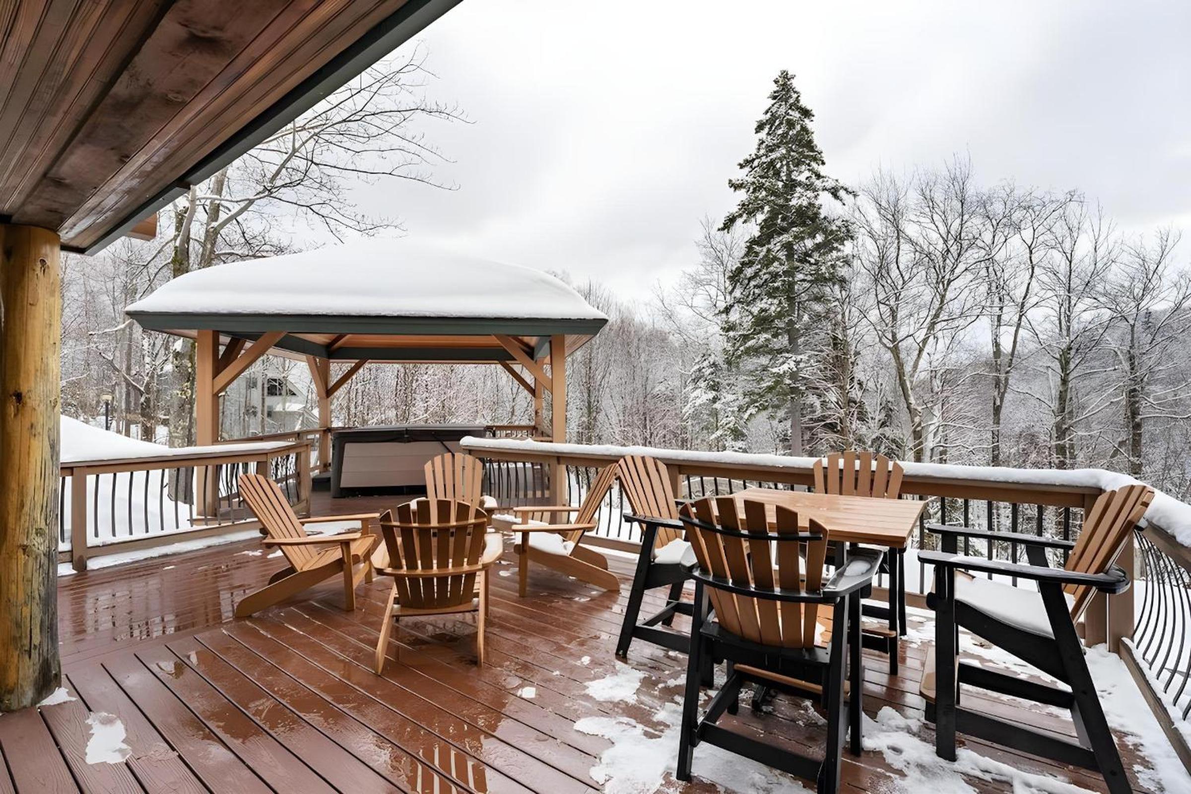 Slopeside Estate Luxurious Home on Great Eastern - Ski On Ski Off, Hot Tub, Private Shuttle