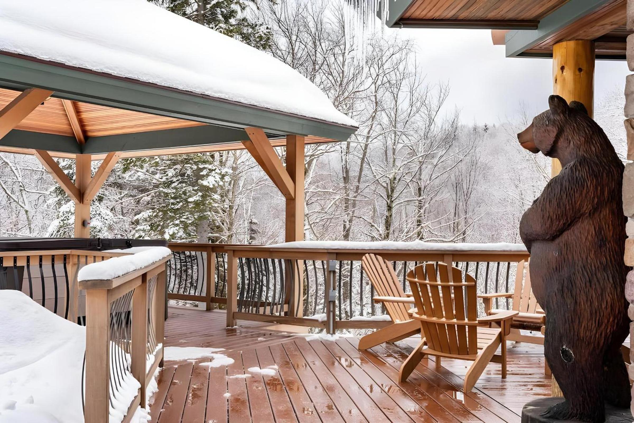 Slopeside Estate Luxurious Home on Great Eastern - Ski On Ski Off, Hot Tub, Private Shuttle