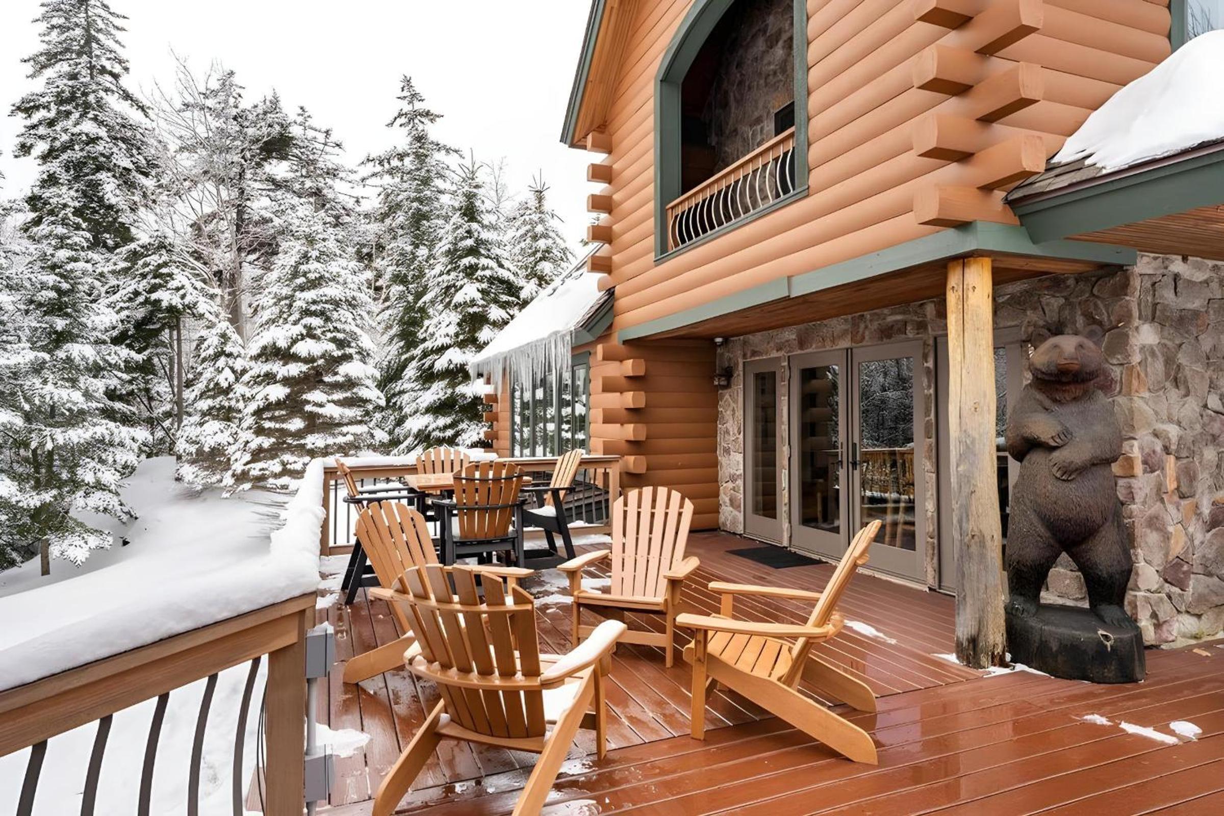 Slopeside Estate Luxurious Home on Great Eastern - Ski On Ski Off, Hot Tub, Private Shuttle