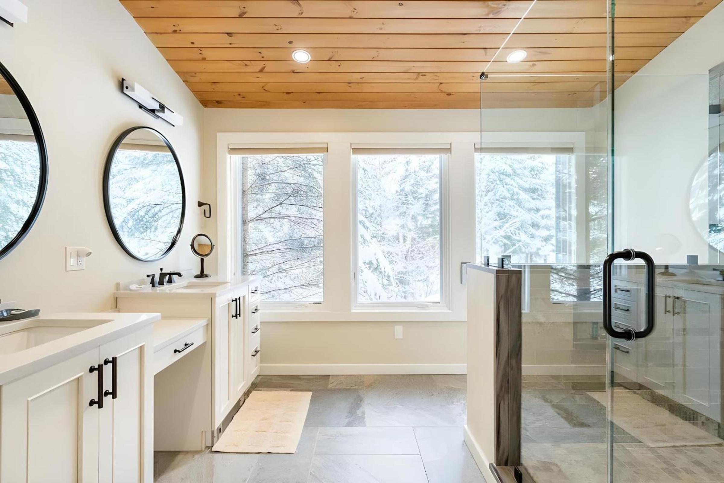 Slopeside Estate Luxurious Home on Great Eastern - Ski On Ski Off, Hot Tub, Private Shuttle