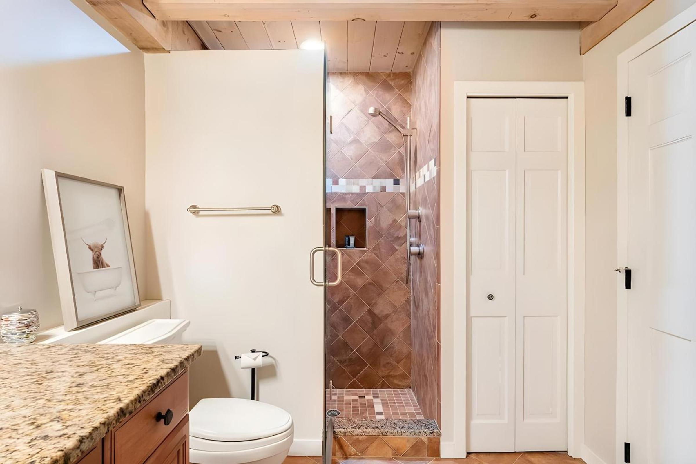 Slopeside Estate Luxurious Home on Great Eastern - Ski On Ski Off, Hot Tub, Private Shuttle