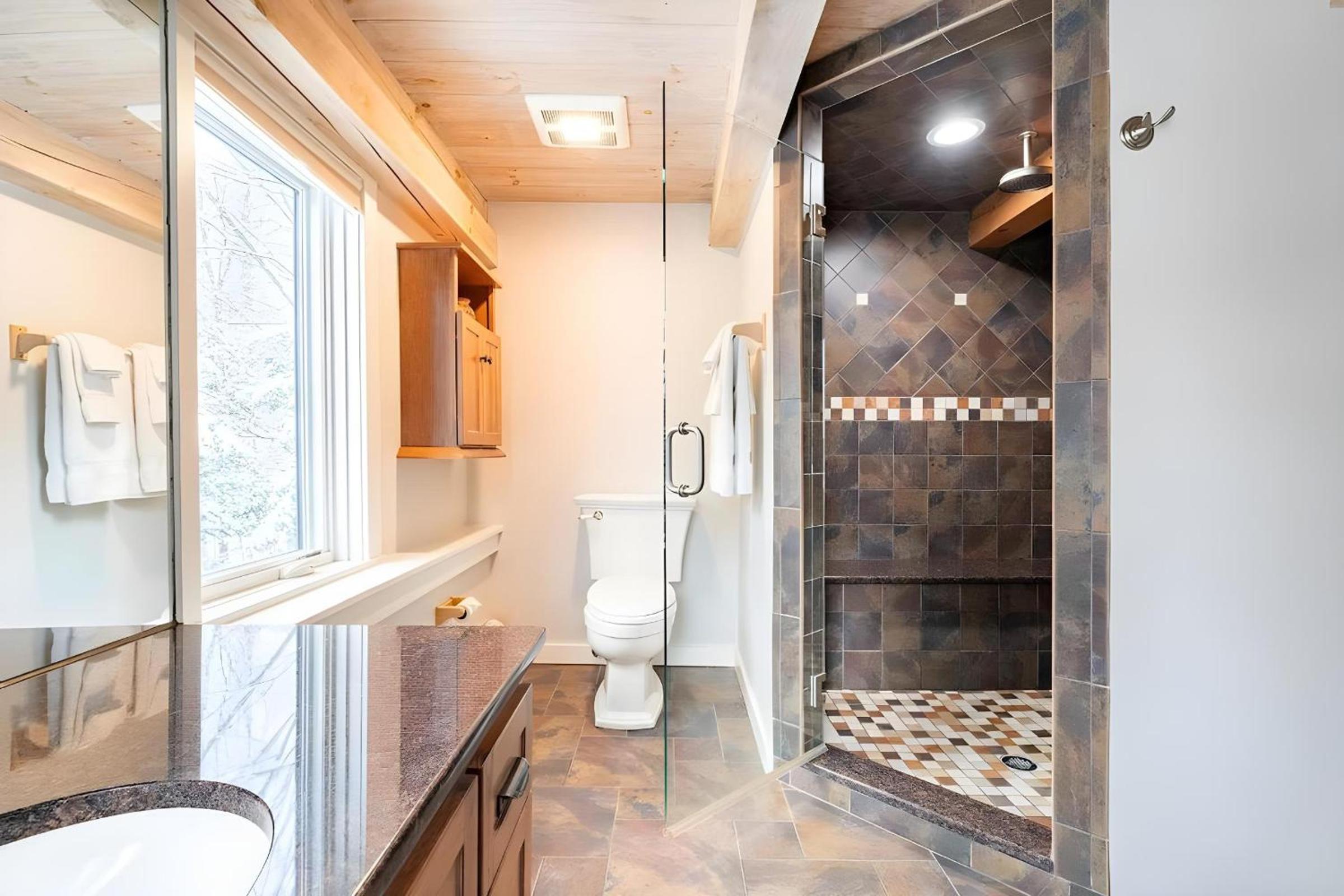 Slopeside Estate Luxurious Home on Great Eastern - Ski On Ski Off, Hot Tub, Private Shuttle