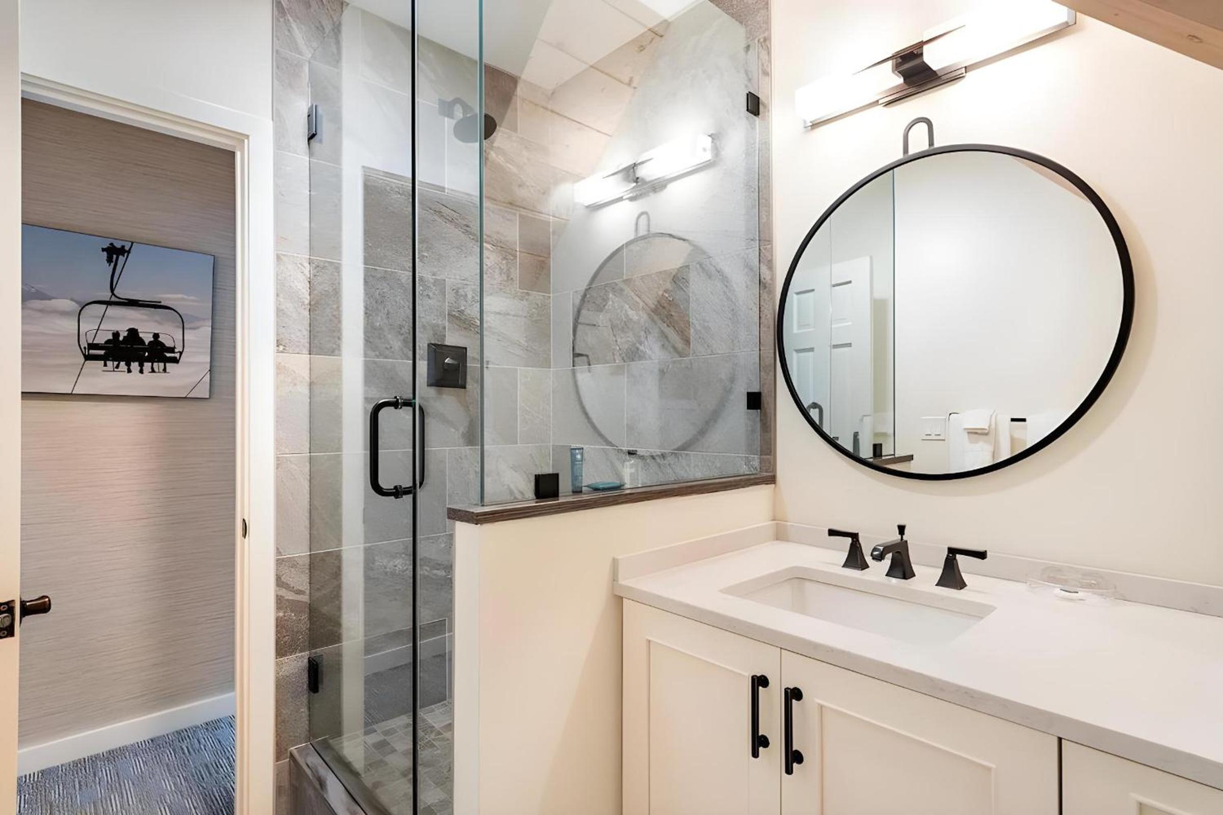 Slopeside Estate Luxurious Home on Great Eastern - Ski On Ski Off, Hot Tub, Private Shuttle