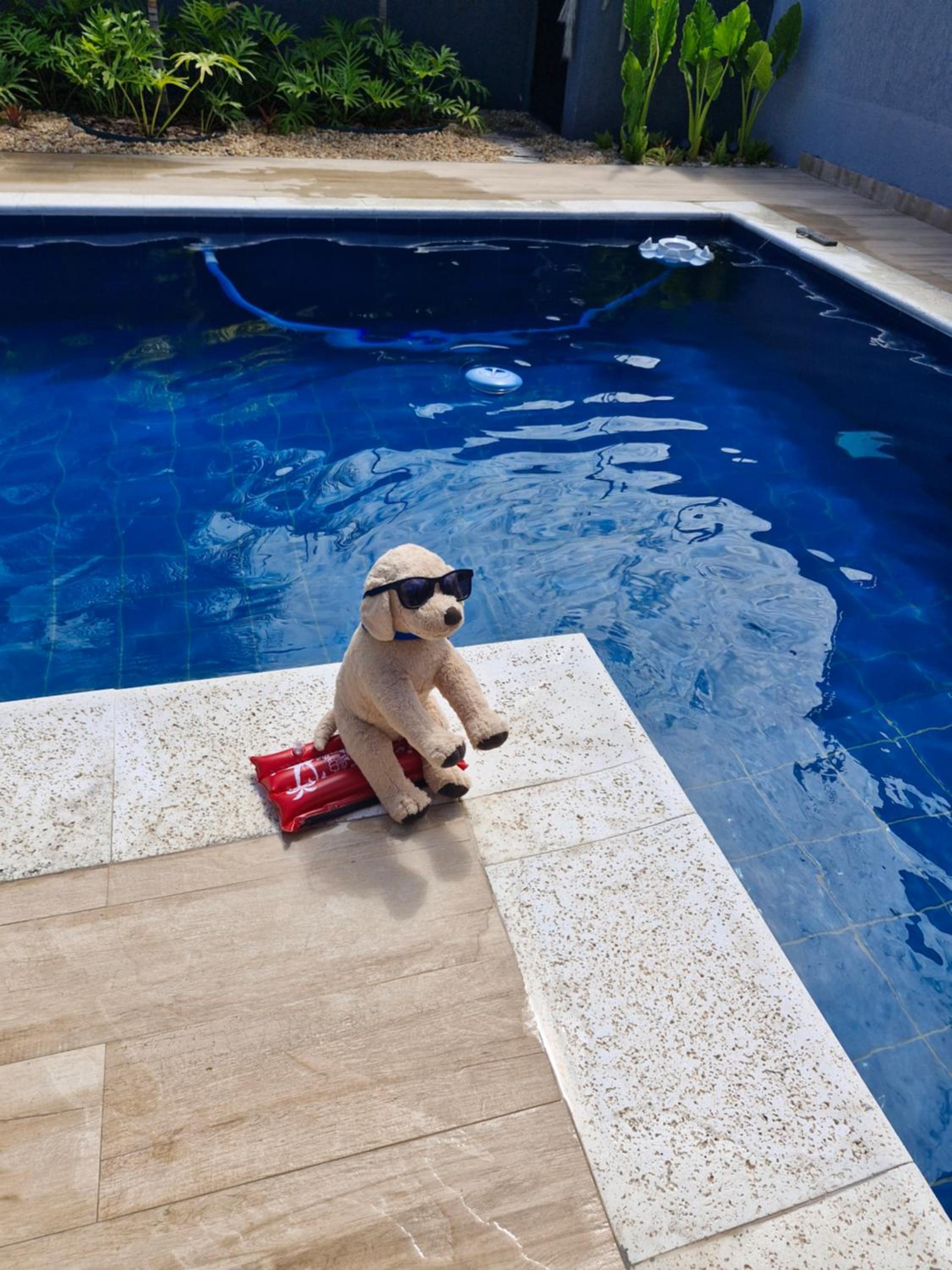 Suíte tripla com vista piscina em casa familiar de luxo em Itaipu