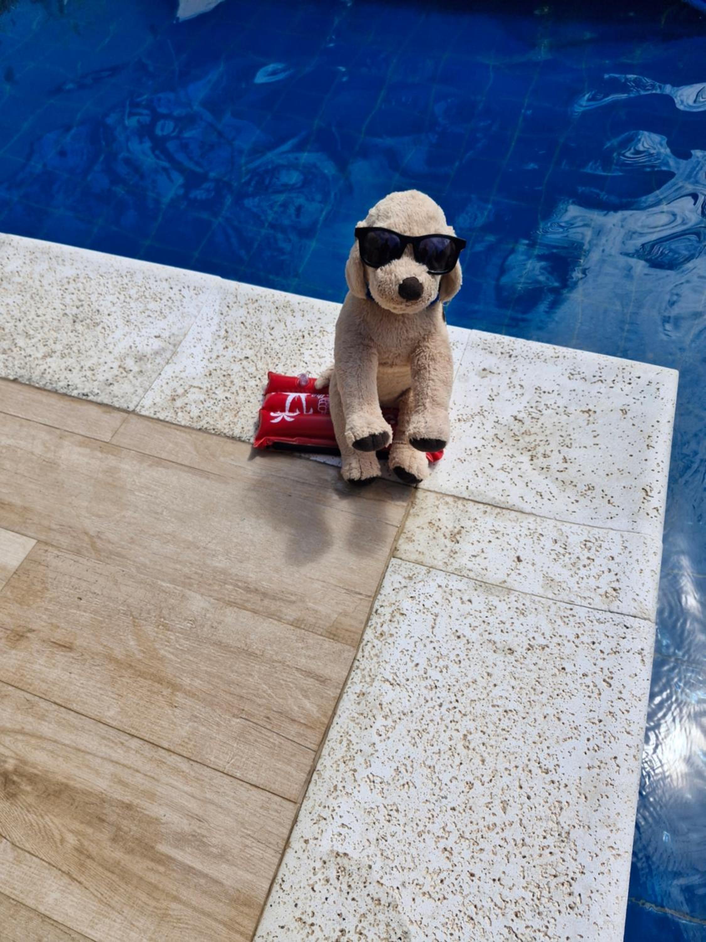 Suíte tripla com vista piscina em casa familiar de luxo em Itaipu