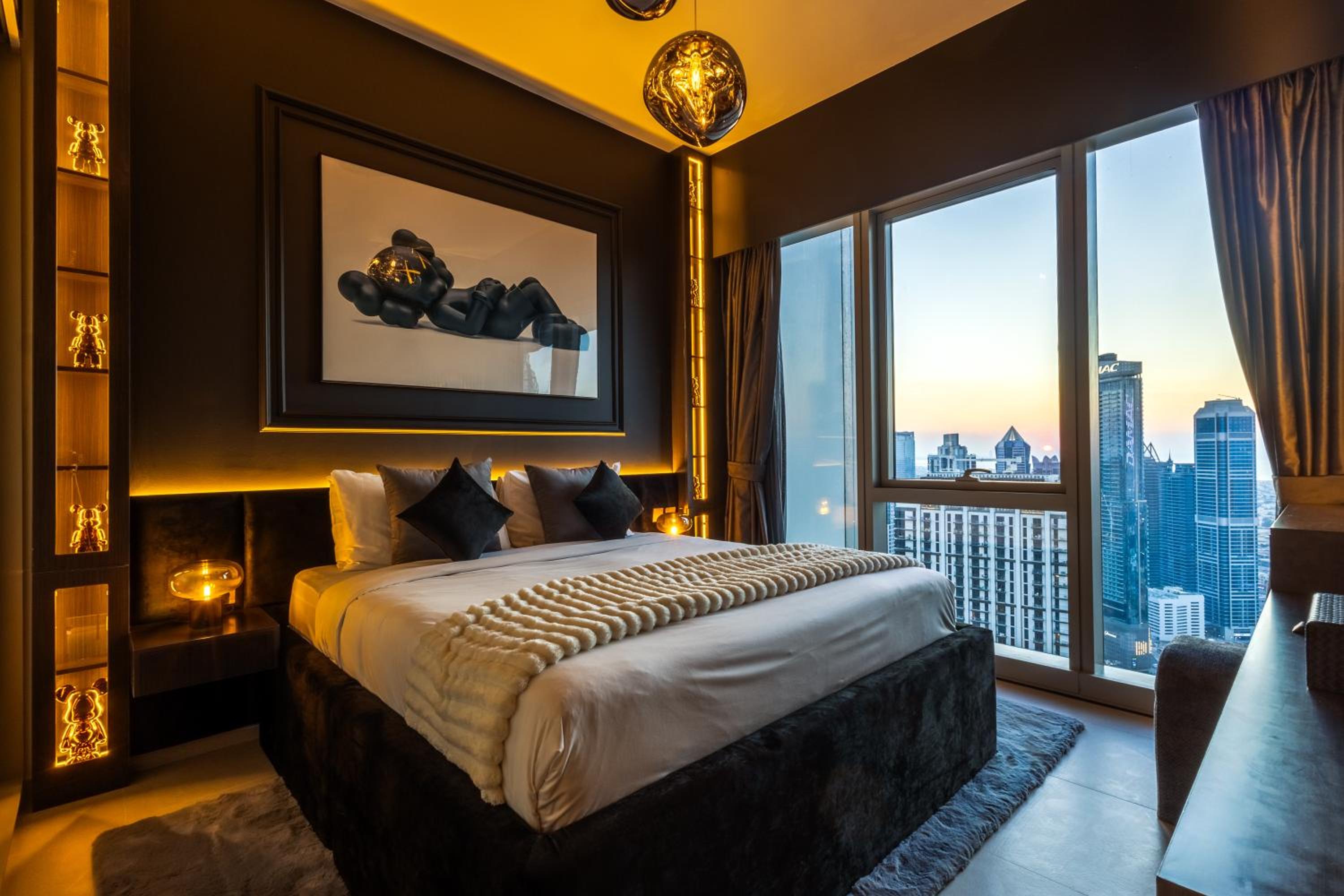 Brand New LUXE Downtown Dubai 46th Floor