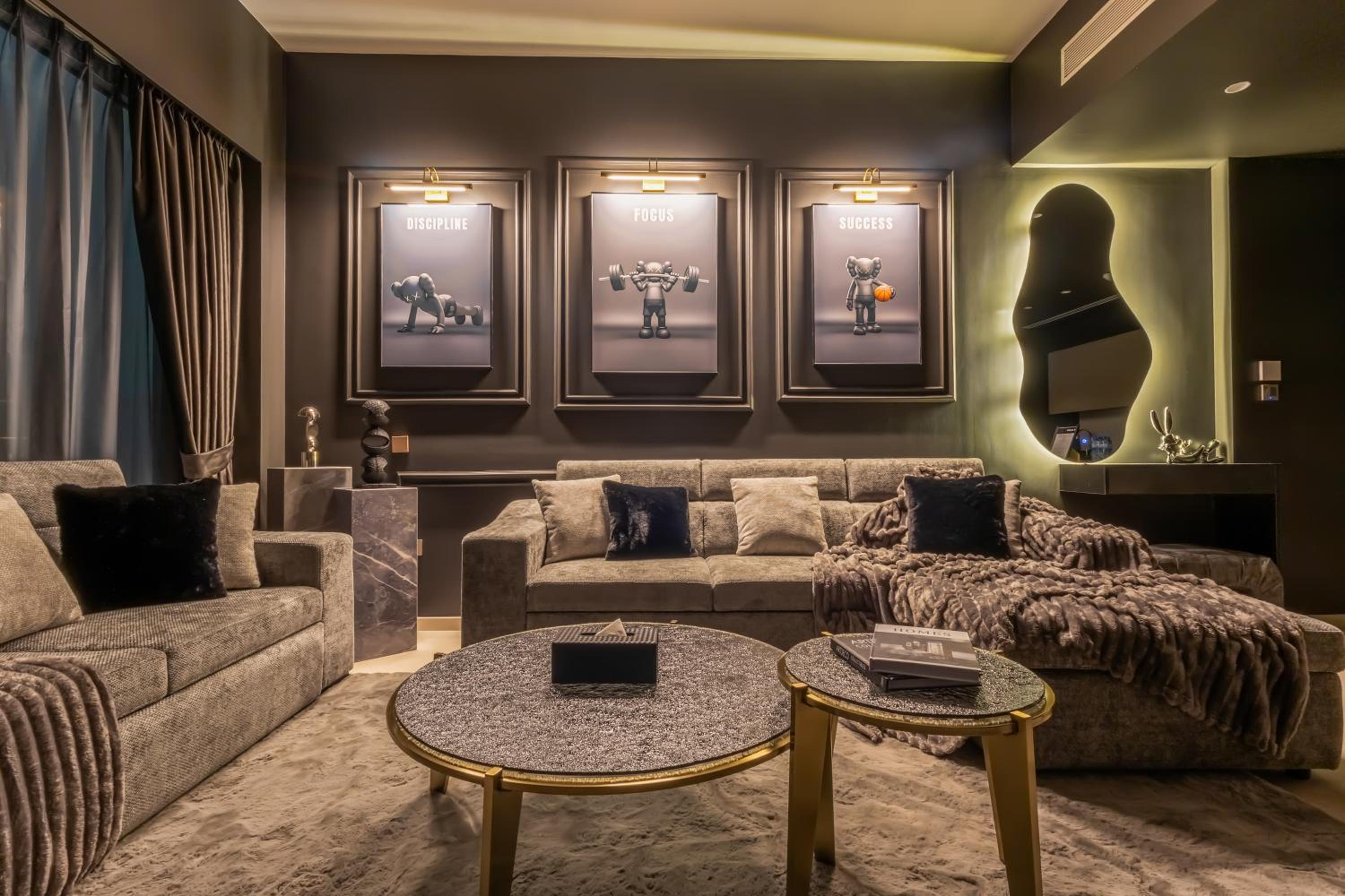 Brand New LUXE Downtown Dubai 46th Floor