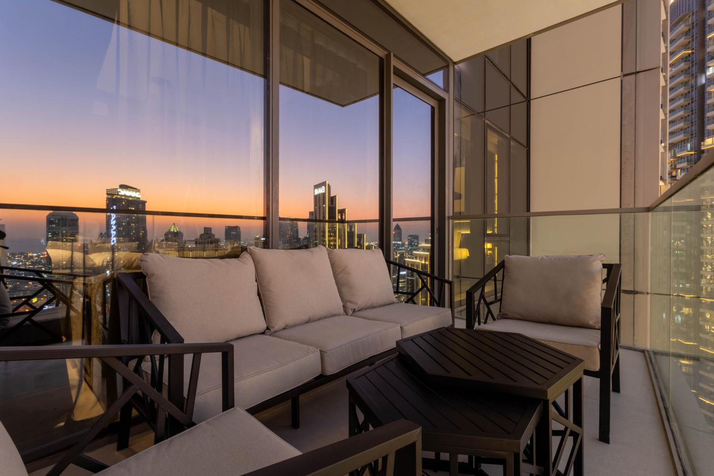 Brand New LUXE Downtown Dubai 46th Floor