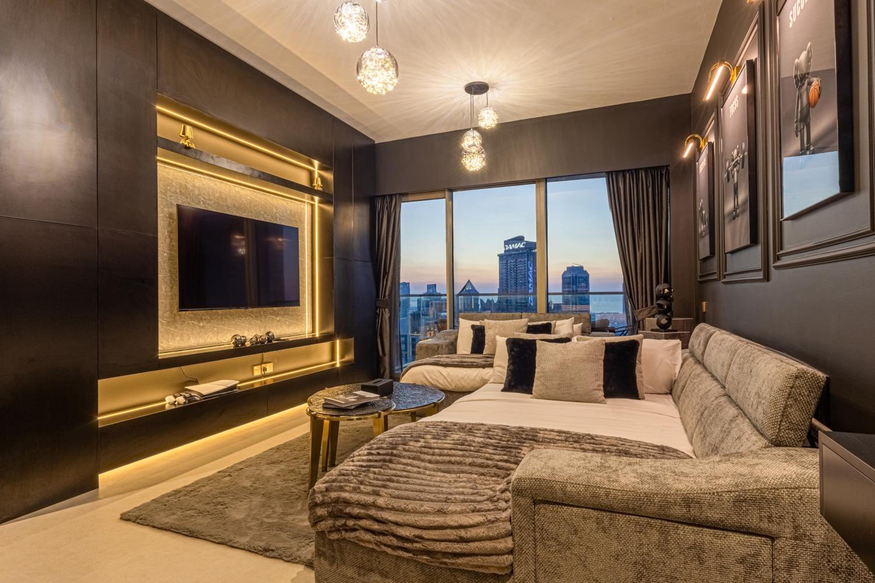 Brand New LUXE Downtown Dubai 46th Floor