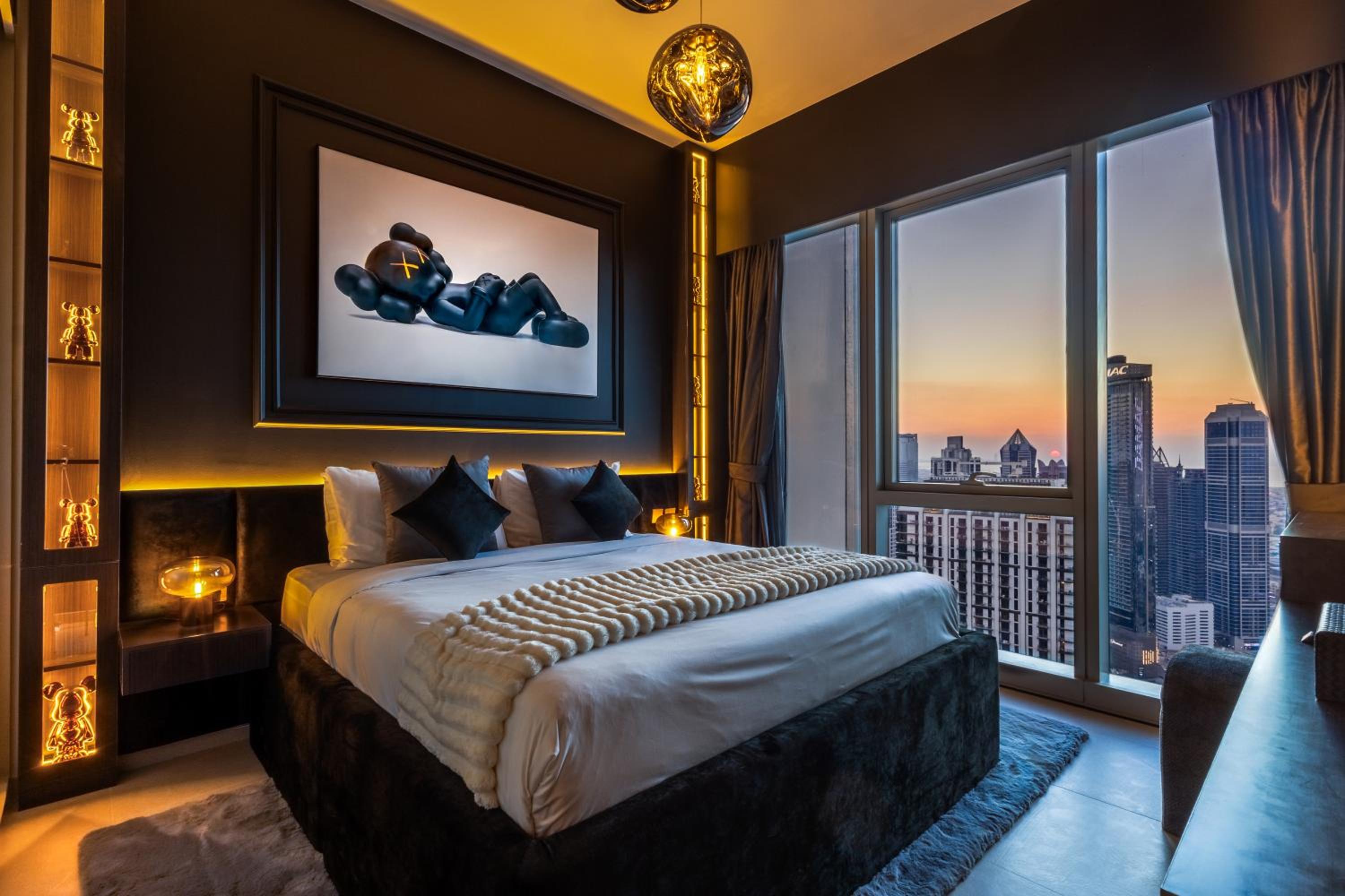 Brand New LUXE Downtown Dubai 46th Floor