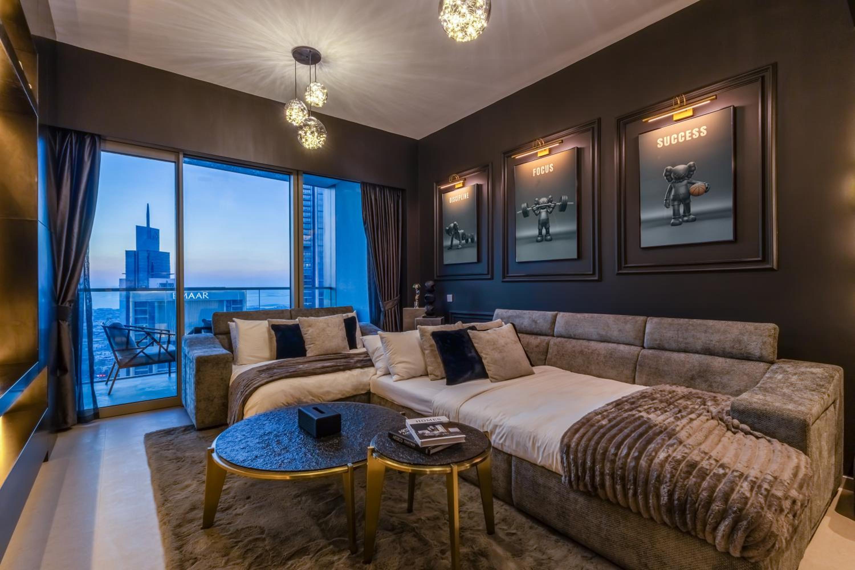Brand New LUXE Downtown Dubai 46th Floor