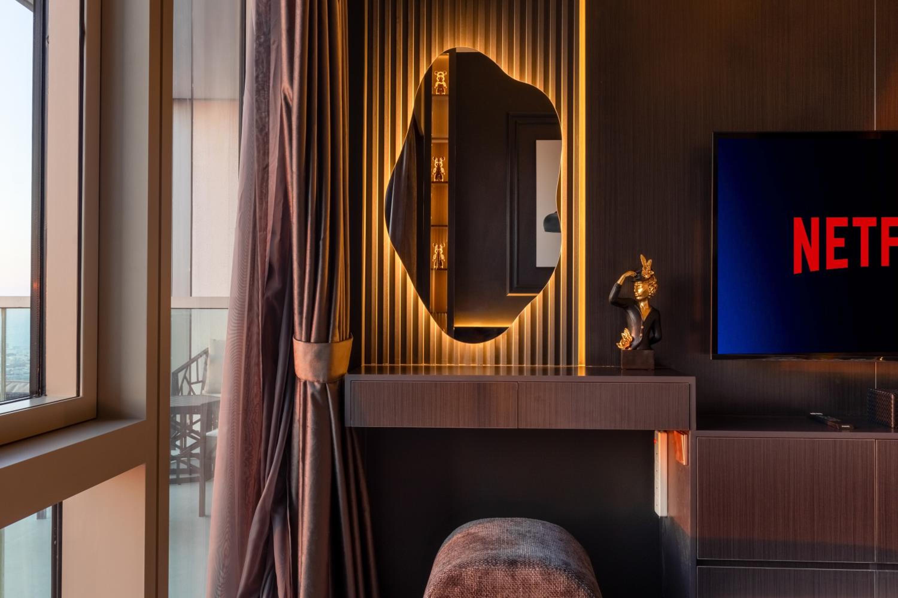 Brand New LUXE Downtown Dubai 46th Floor