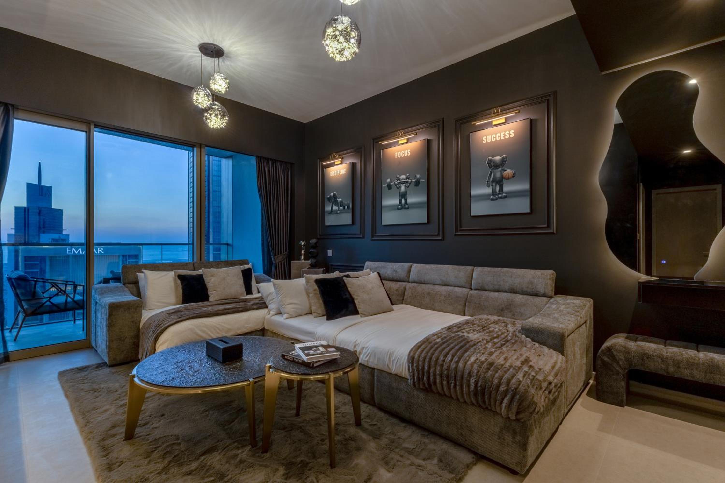 Brand New LUXE Downtown Dubai 46th Floor