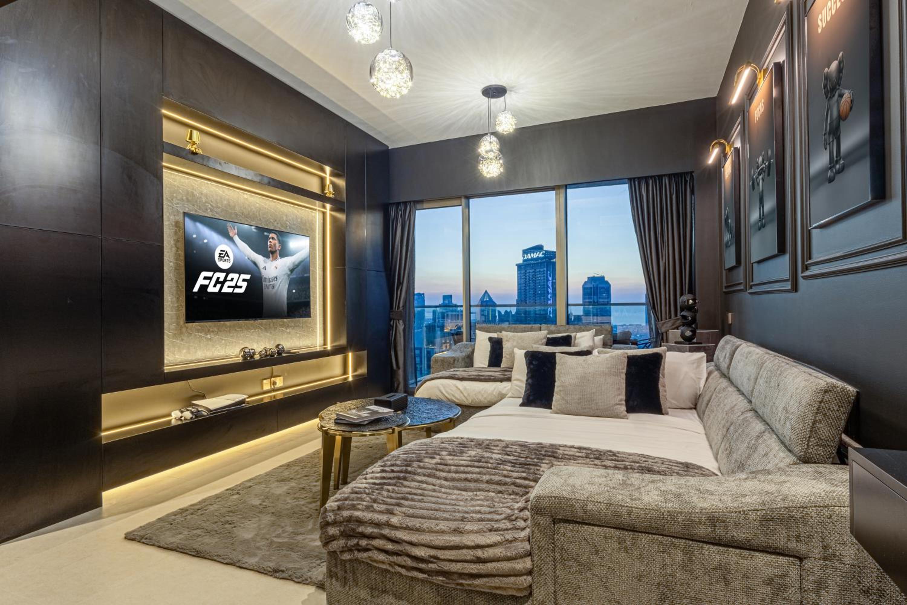 Brand New LUXE Downtown Dubai 46th Floor