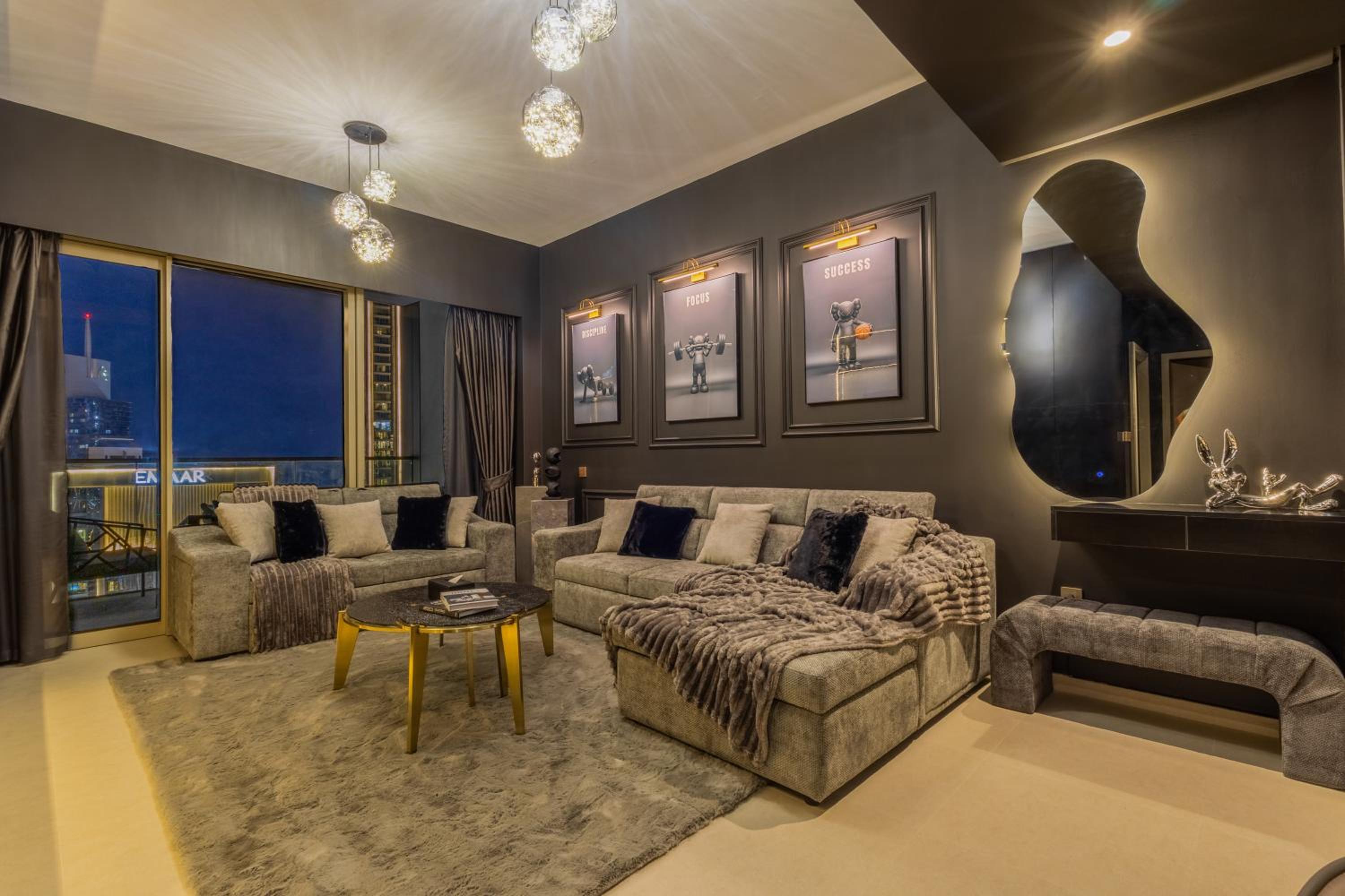 Brand New LUXE Downtown Dubai 46th Floor