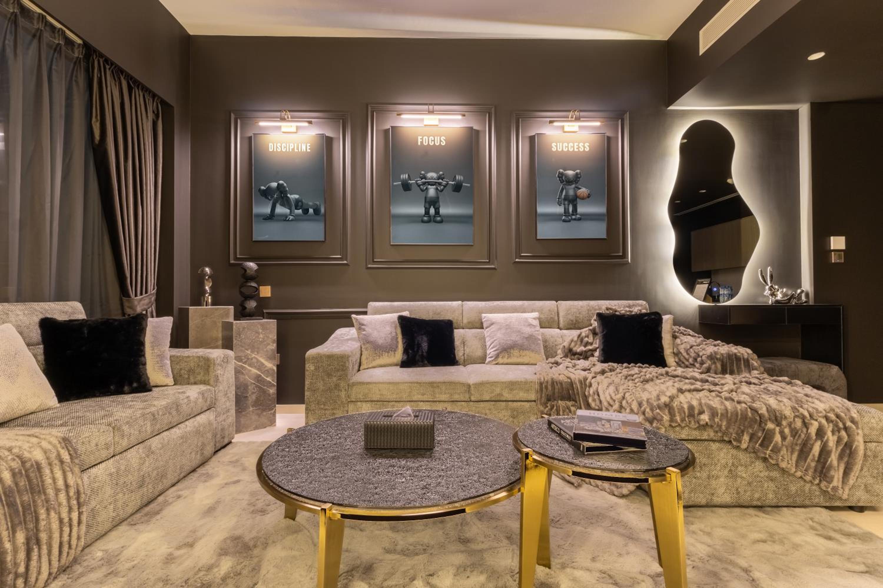 Brand New LUXE Downtown Dubai 46th Floor