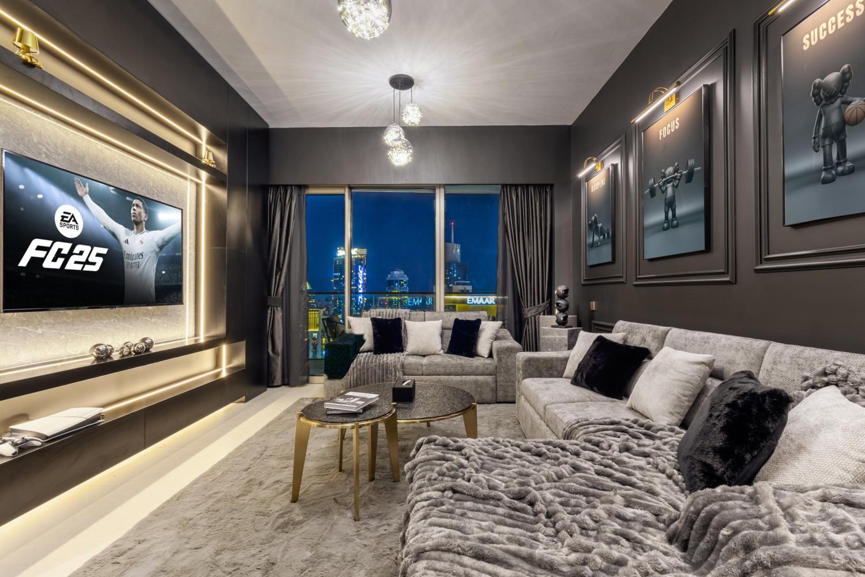 Brand New LUXE Downtown Dubai 46th Floor