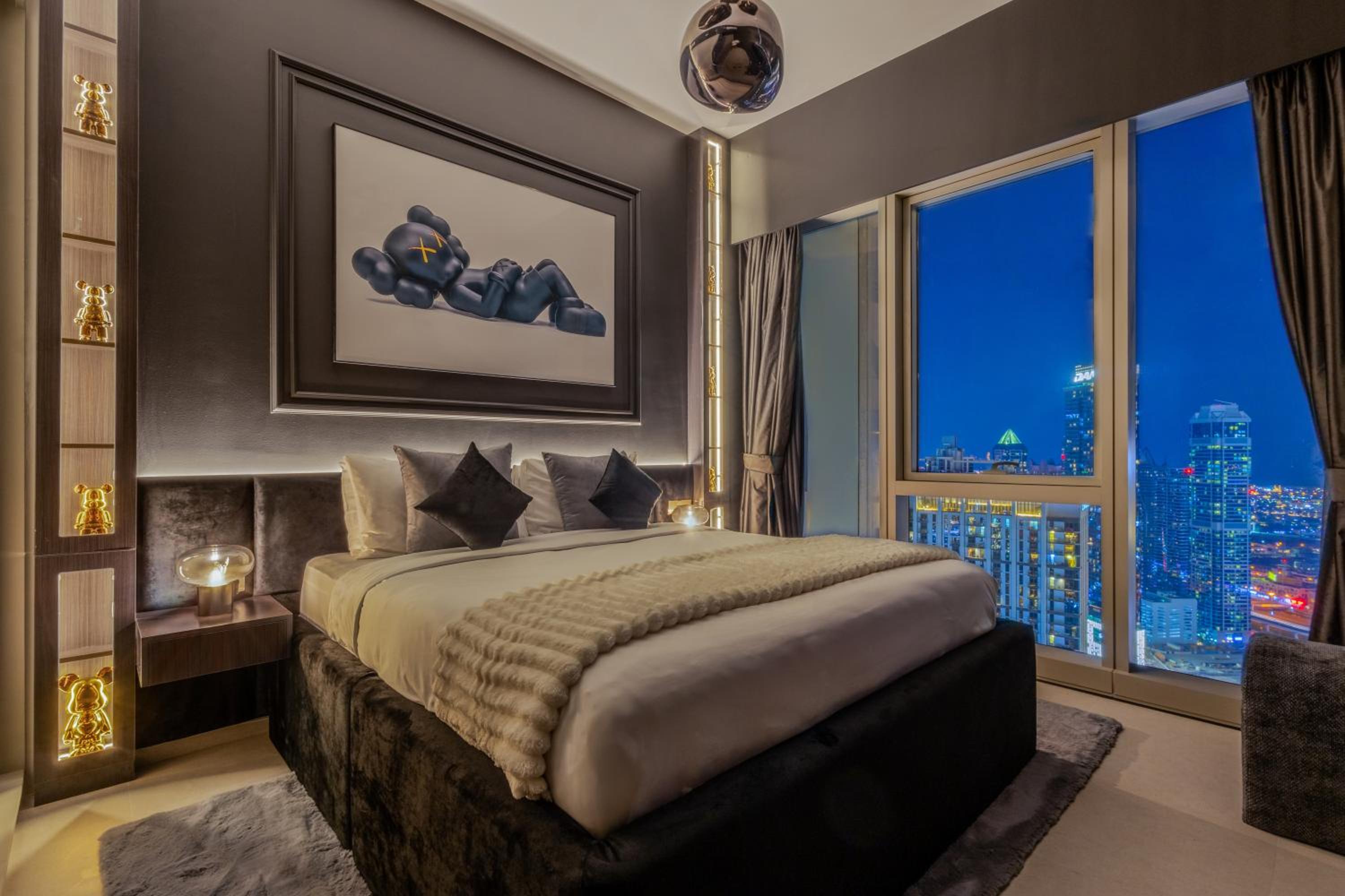 Brand New LUXE Downtown Dubai 46th Floor