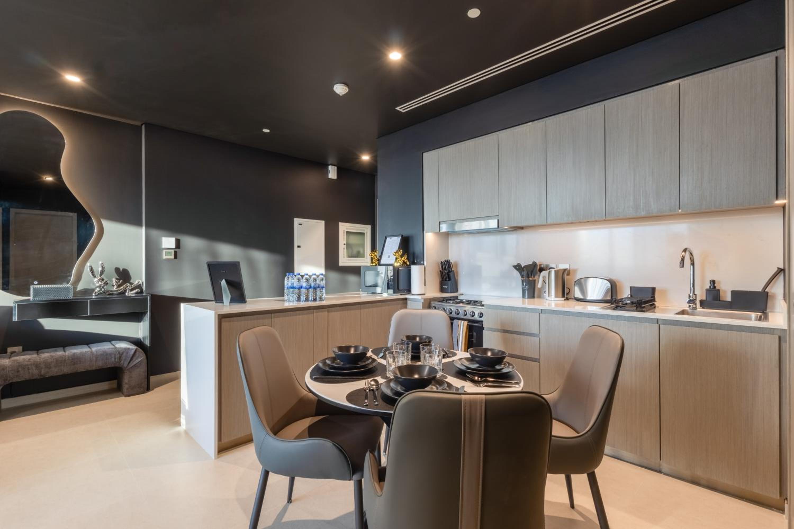 Brand New LUXE Downtown Dubai 46th Floor