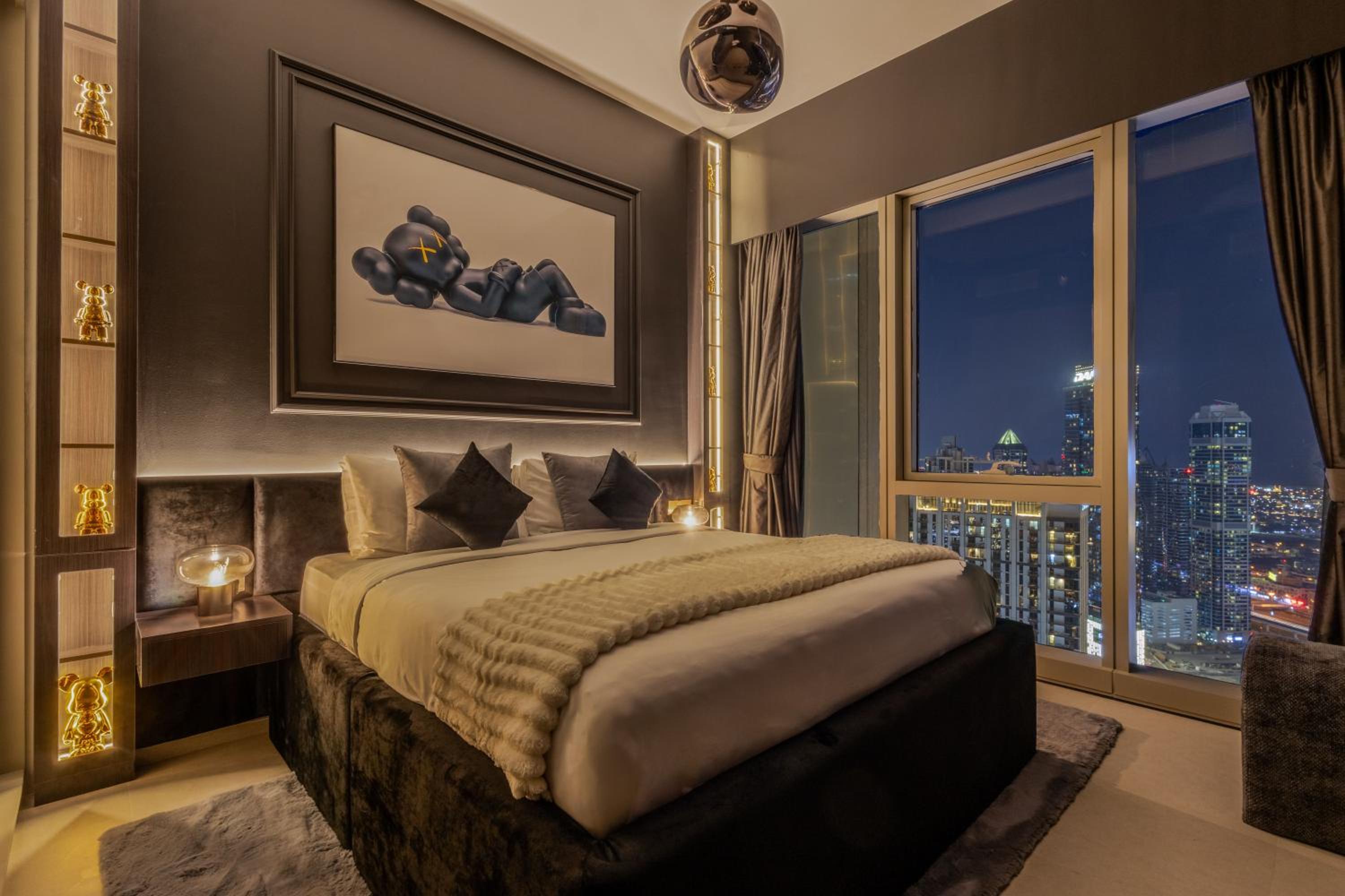 Brand New LUXE Downtown Dubai 46th Floor