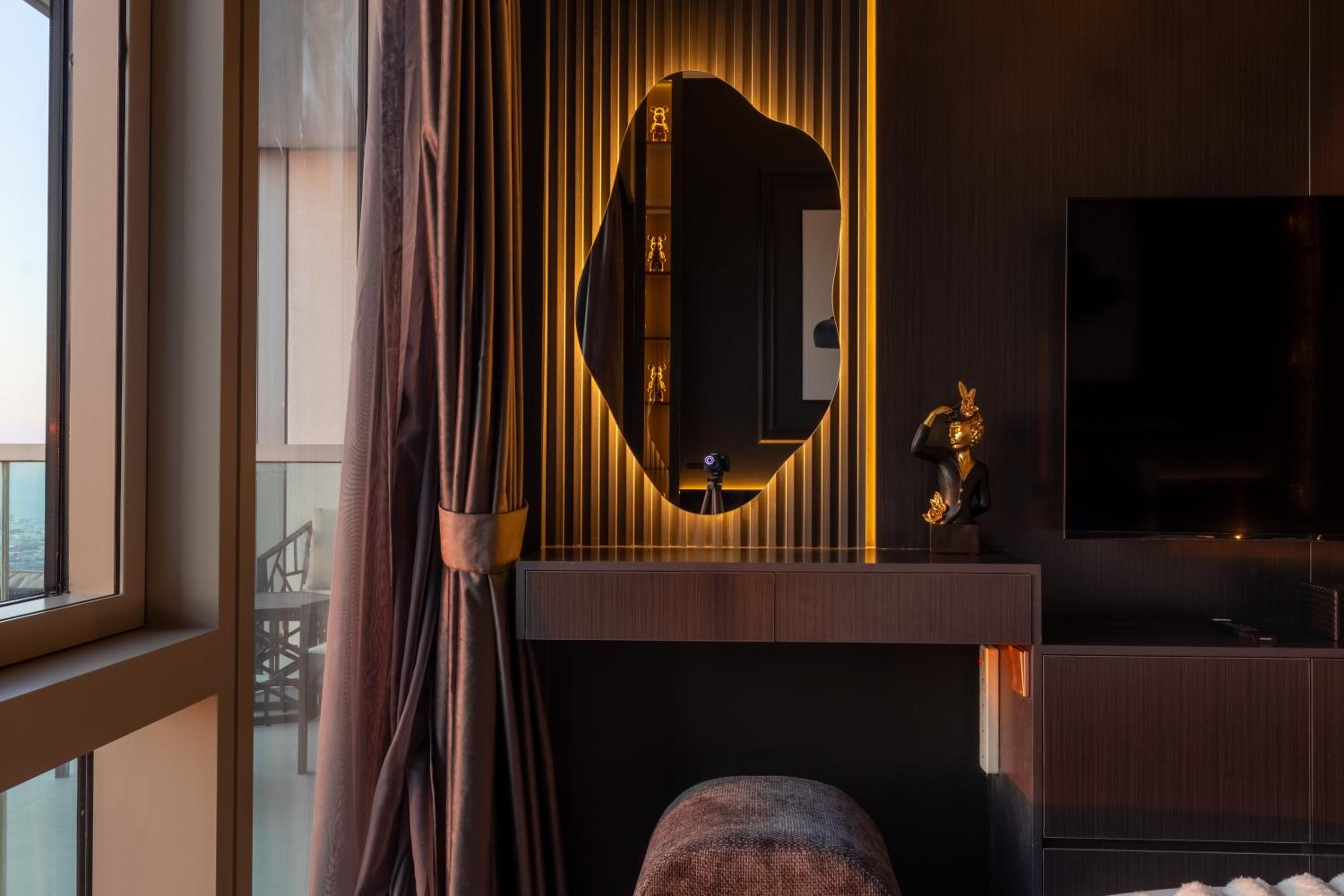 Brand New LUXE Downtown Dubai 46th Floor
