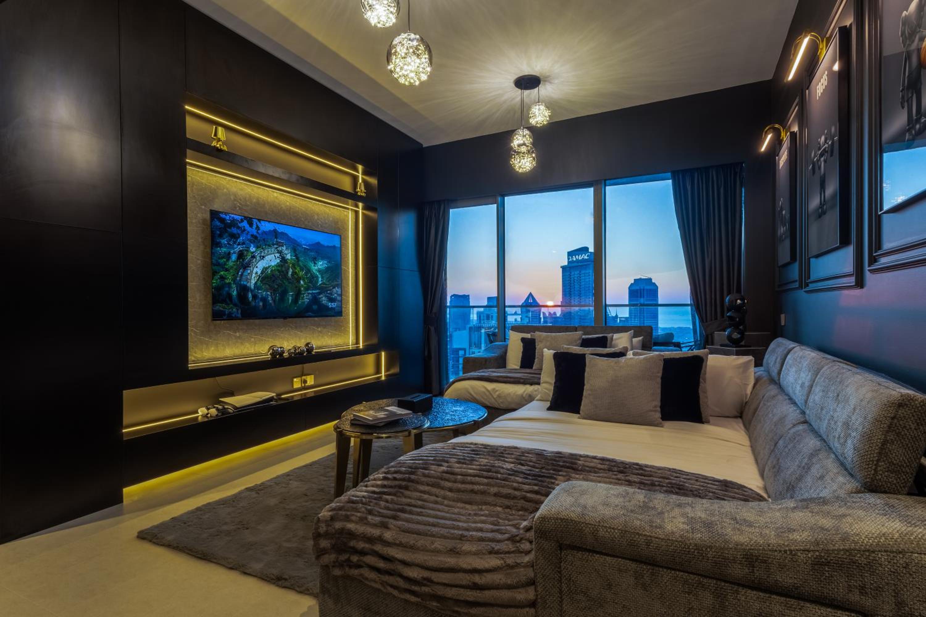 Brand New LUXE Downtown Dubai 46th Floor