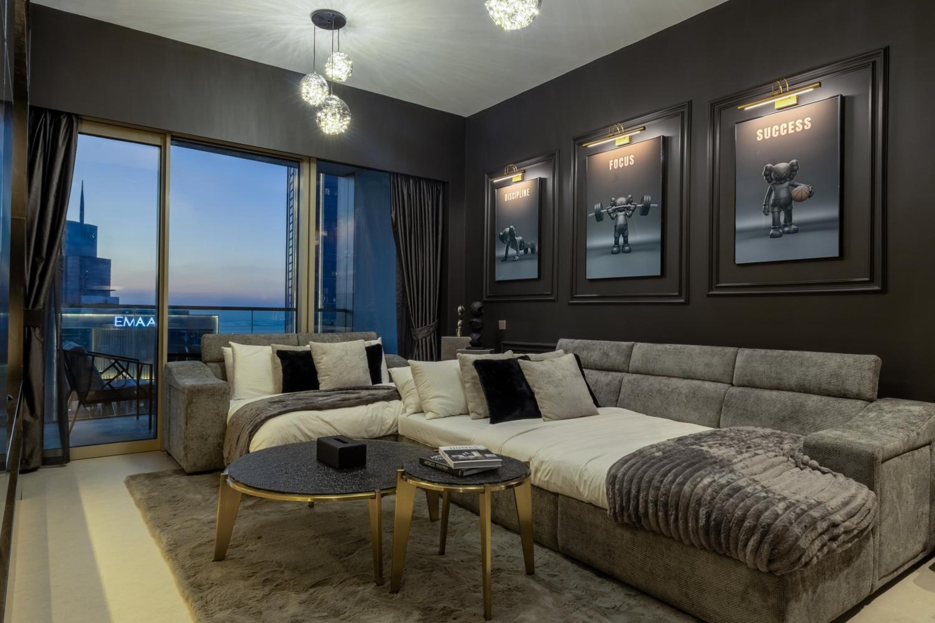 Brand New LUXE Downtown Dubai 46th Floor