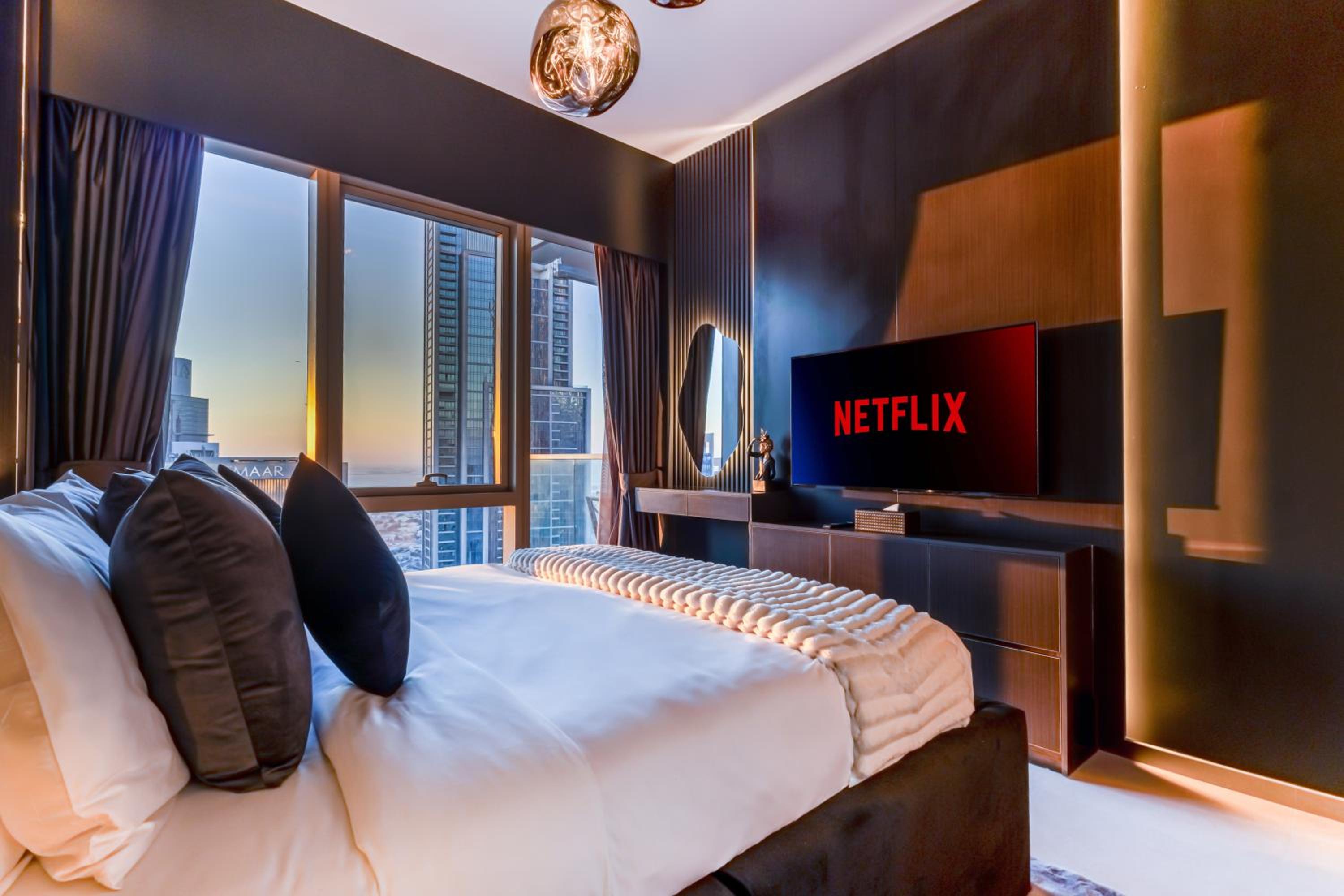 Brand New LUXE Downtown Dubai 46th Floor