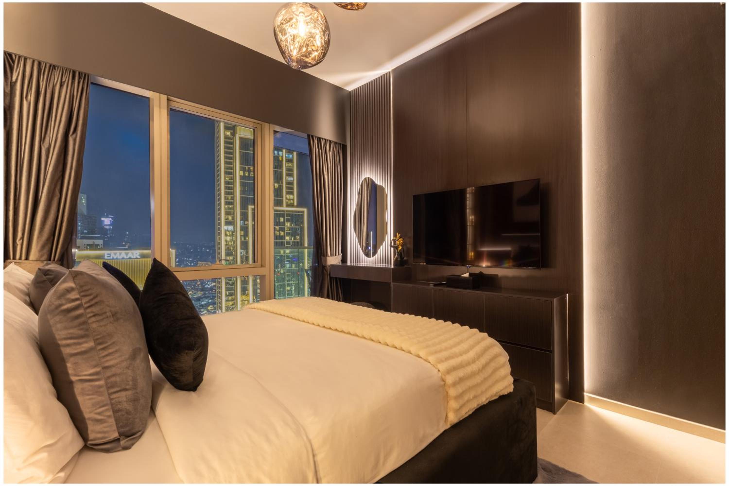 Brand New LUXE Downtown Dubai 46th Floor