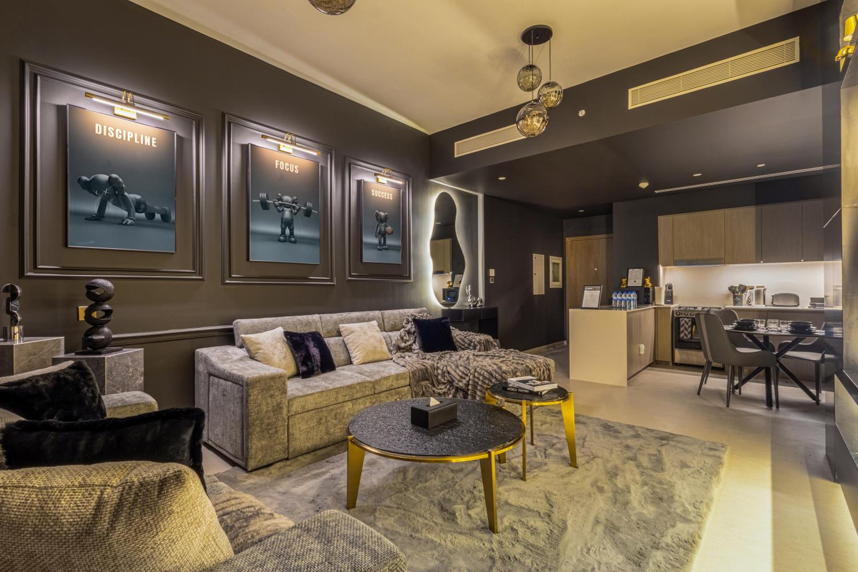 Brand New LUXE Downtown Dubai 46th Floor