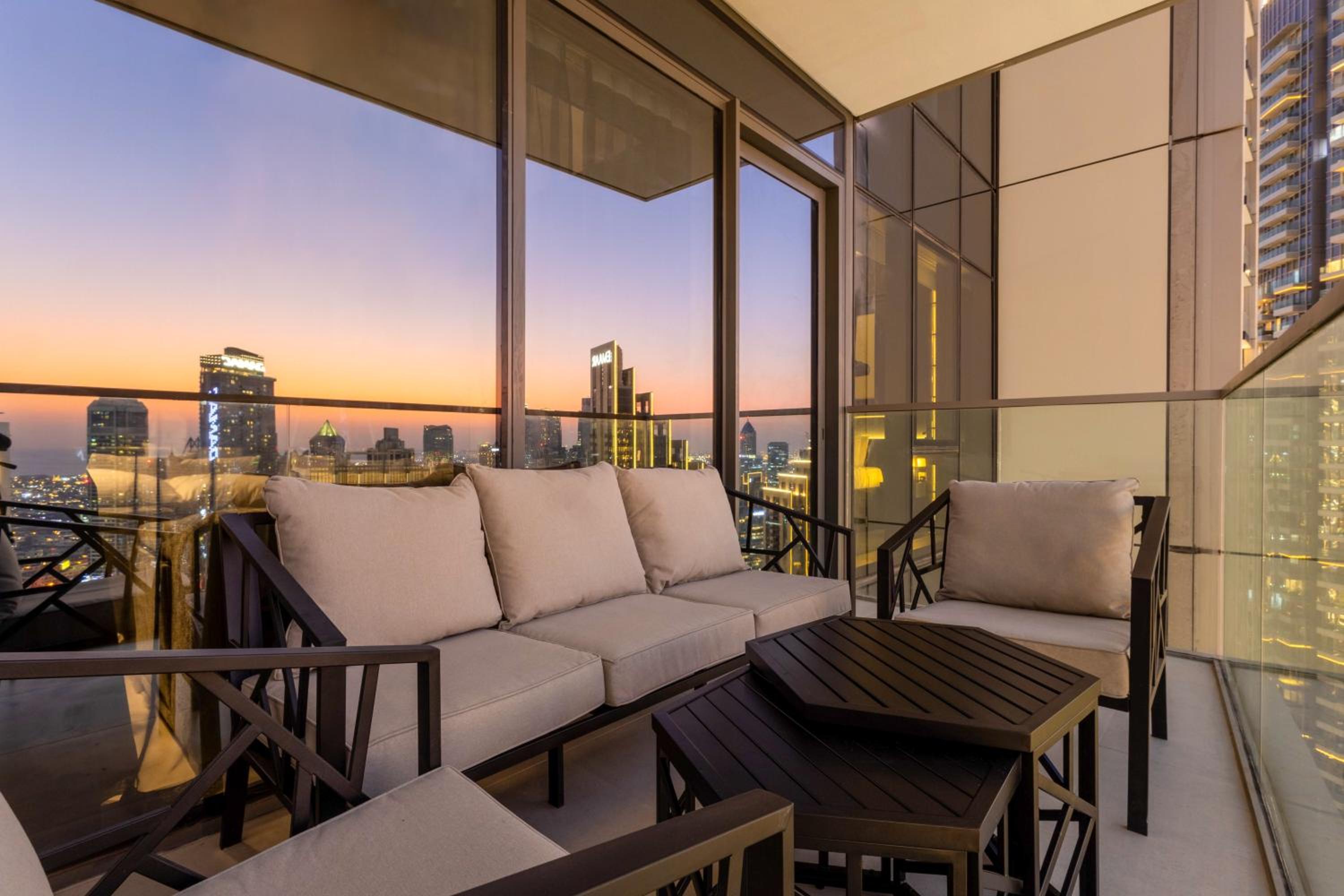Brand New LUXE Downtown Dubai 46th Floor
