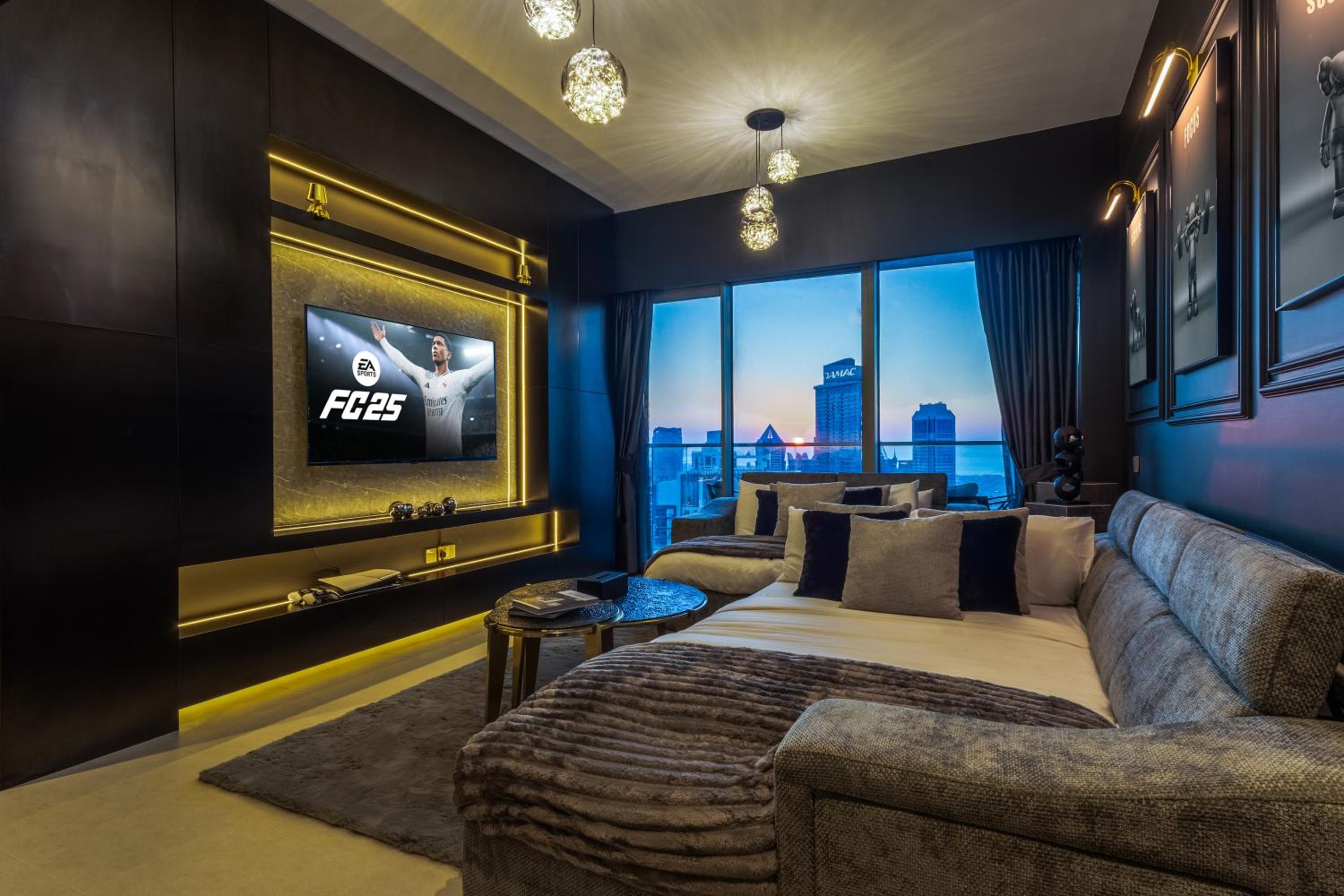 Brand New LUXE Downtown Dubai 46th Floor