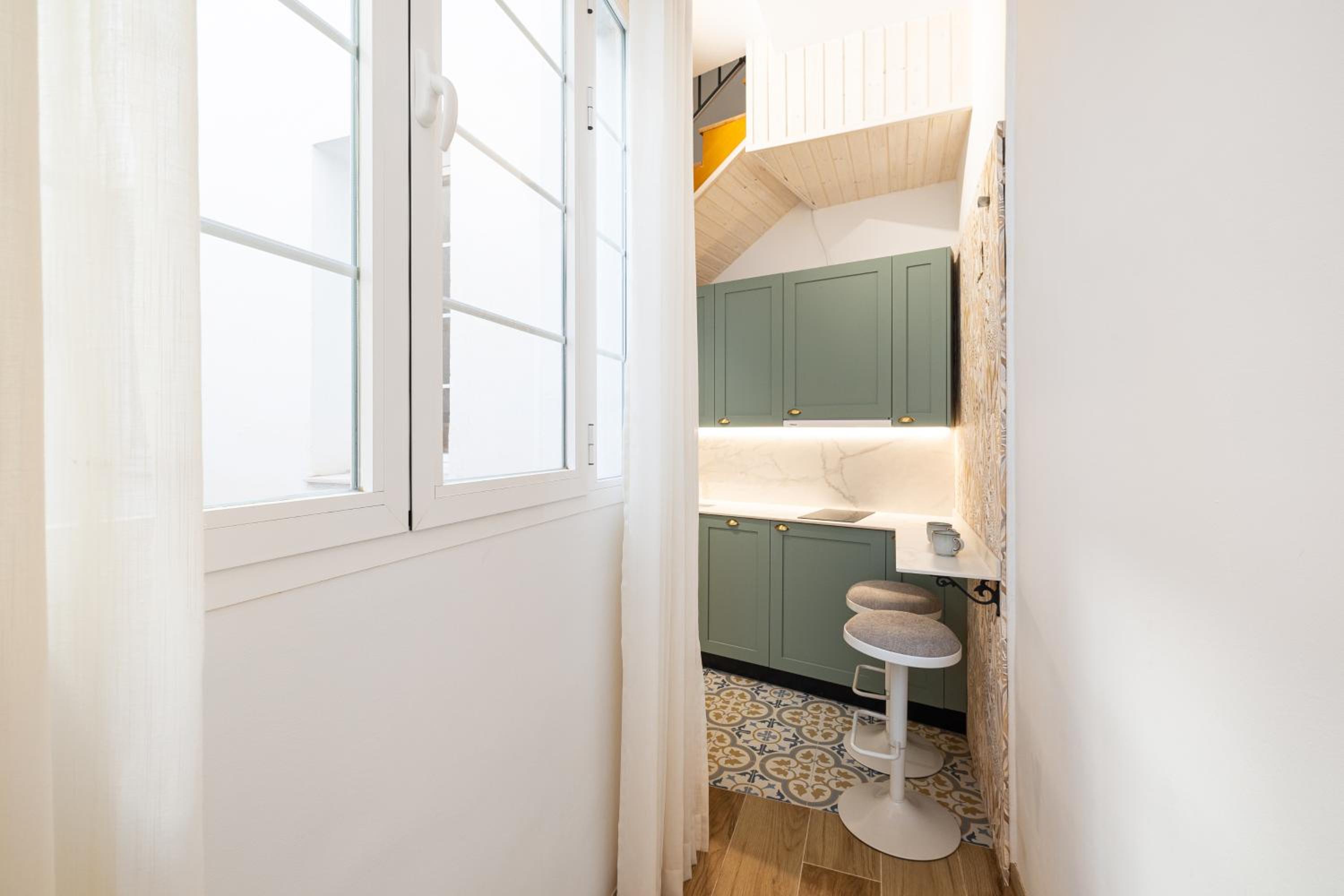 H2M Alamos Duplex, desk, dishwasher, shower
