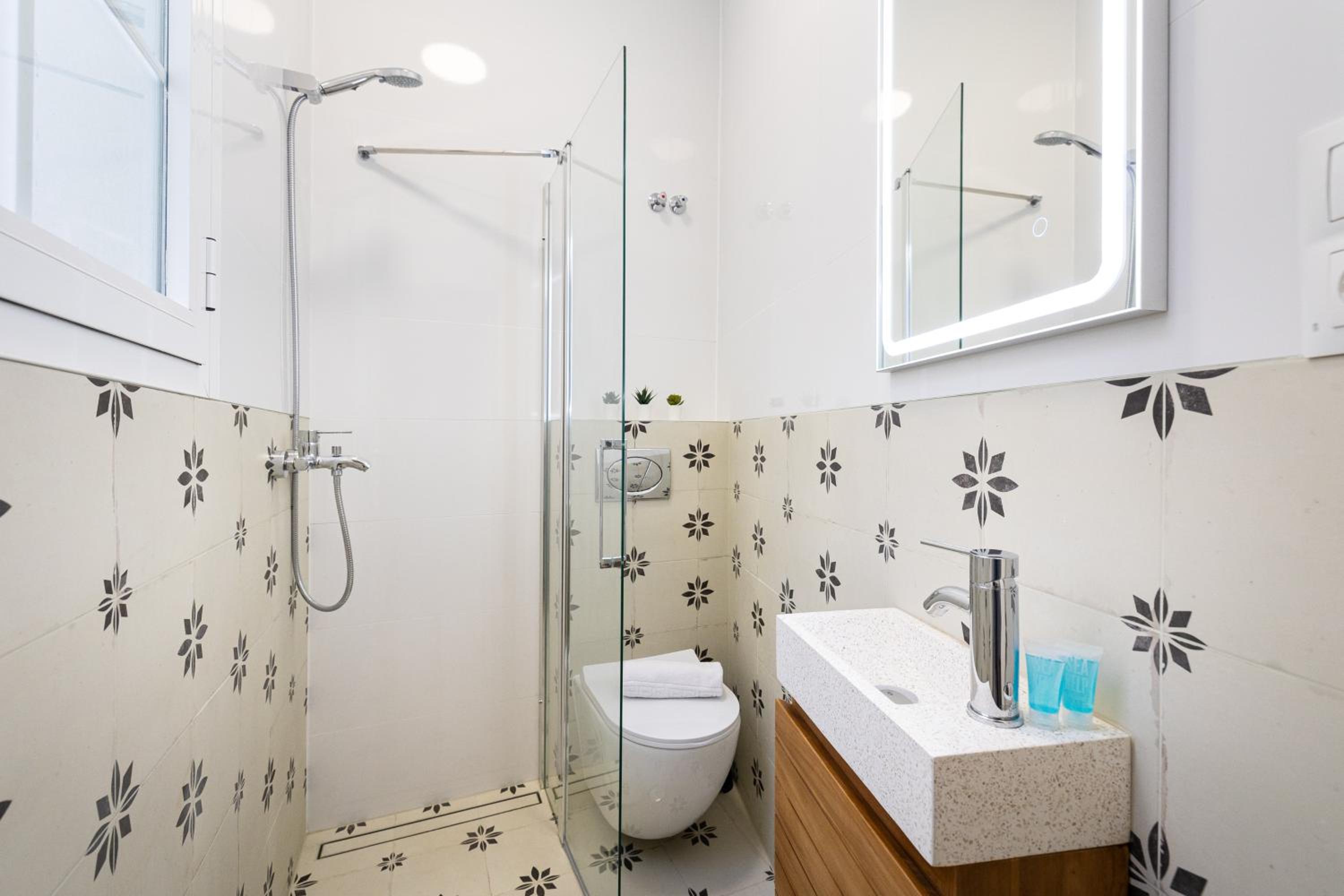 H2M Alamos Duplex, desk, dishwasher, shower
