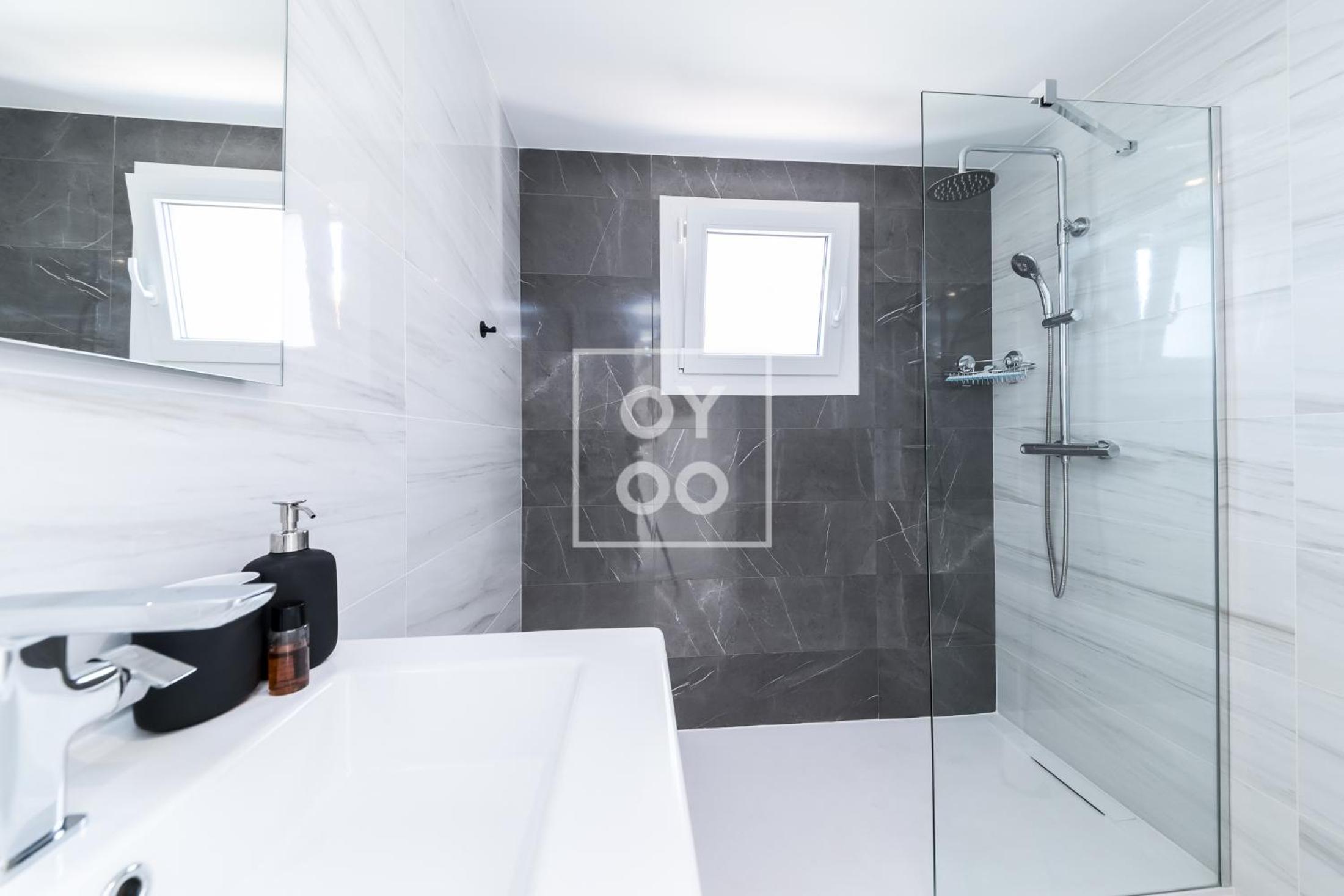 Infinity Blue groundfloor apt, beachfront, heated pool - by OYOOSTAYS