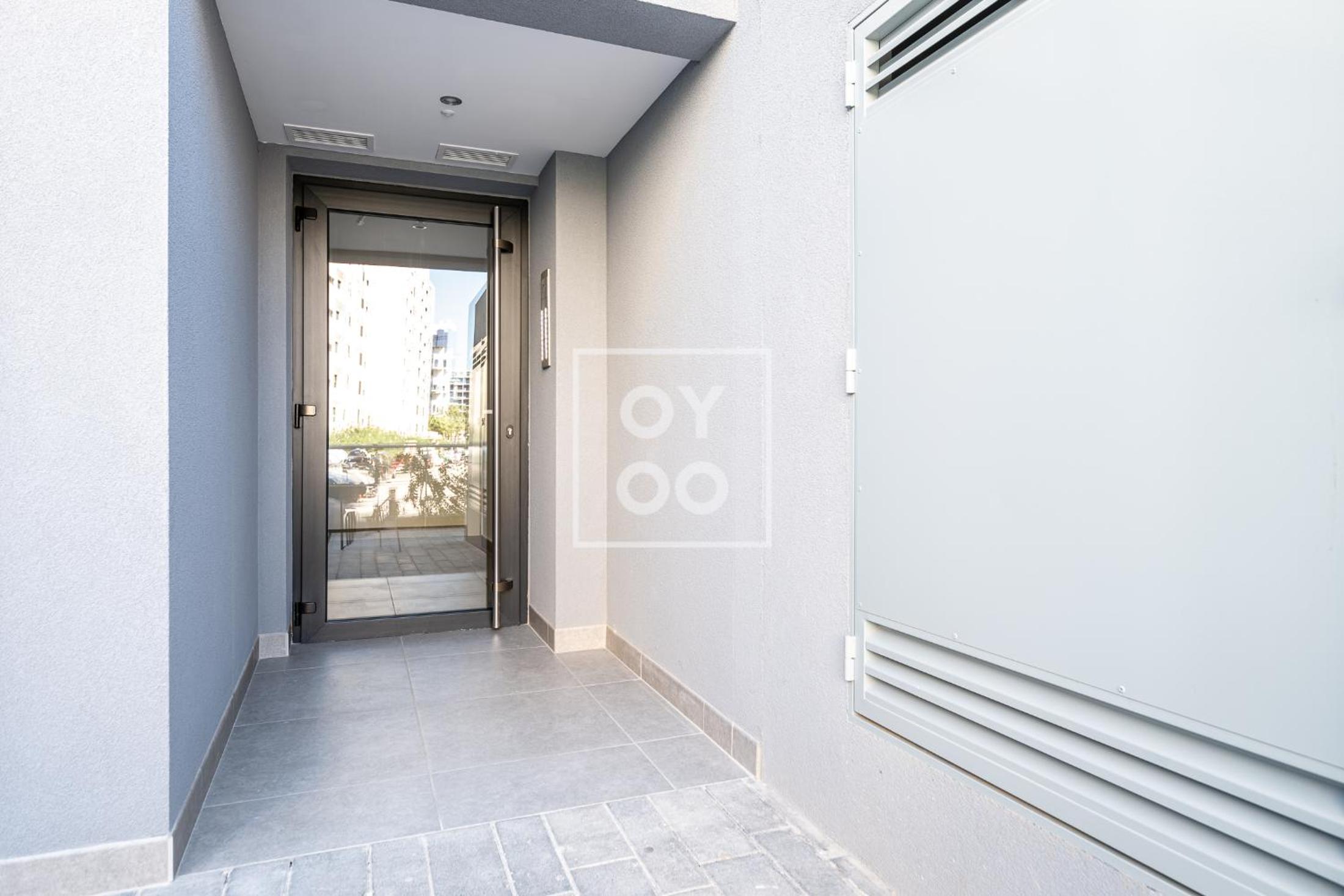 Infinity Blue groundfloor apt, beachfront, heated pool - by OYOOSTAYS