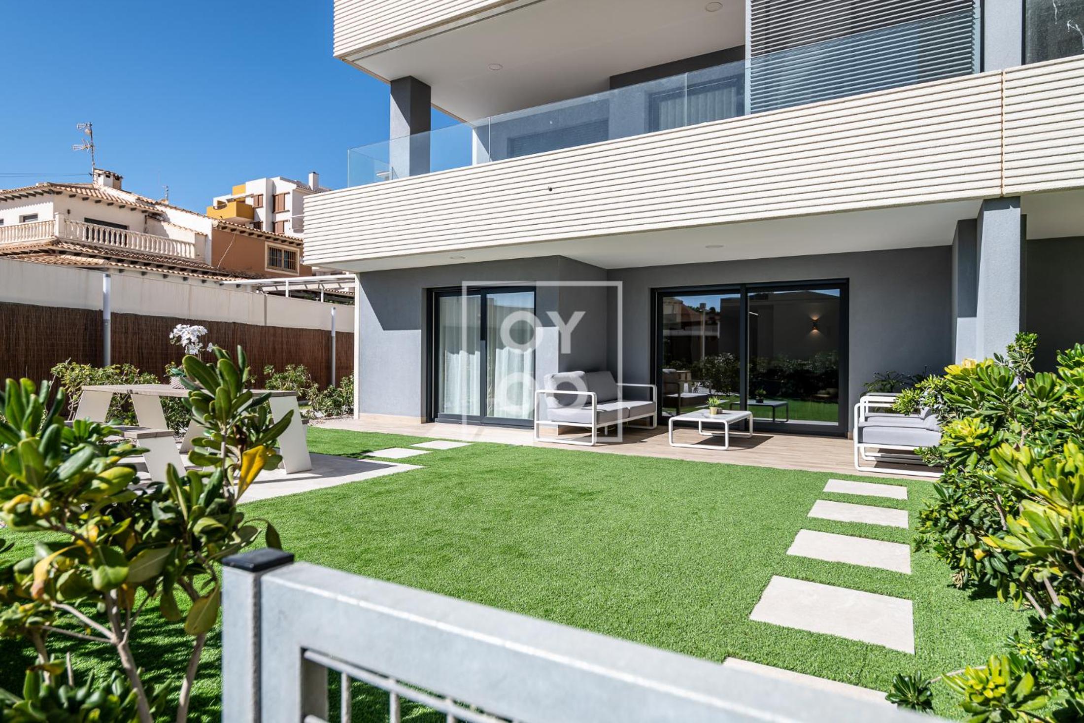 Infinity Blue groundfloor apt, beachfront, heated pool - by OYOOSTAYS