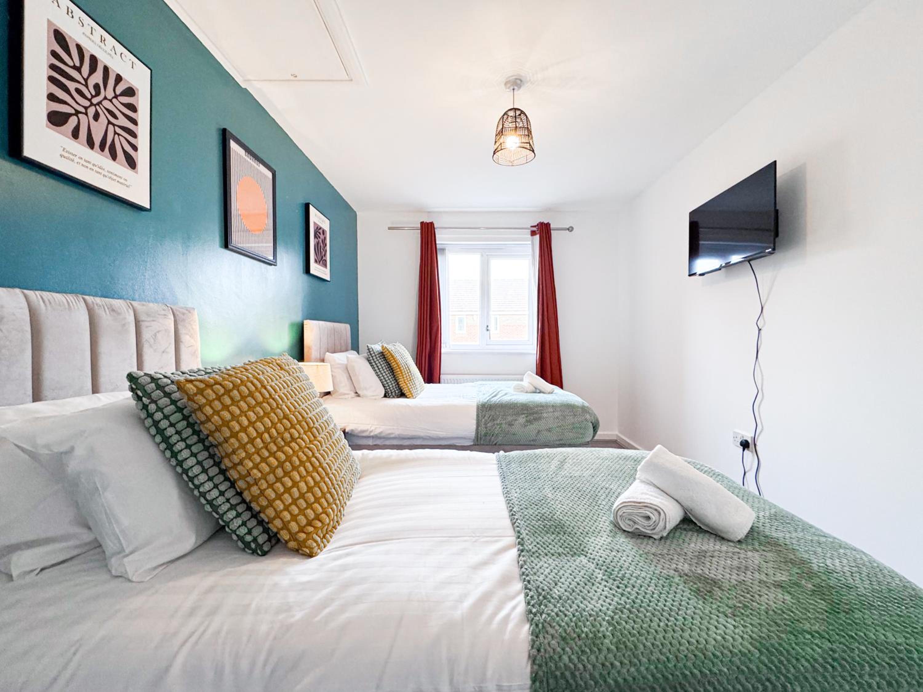 Lokfu Garden By Furnished Accommodation 3 Bedroom House Free Parking Perfect For Contractors and Families