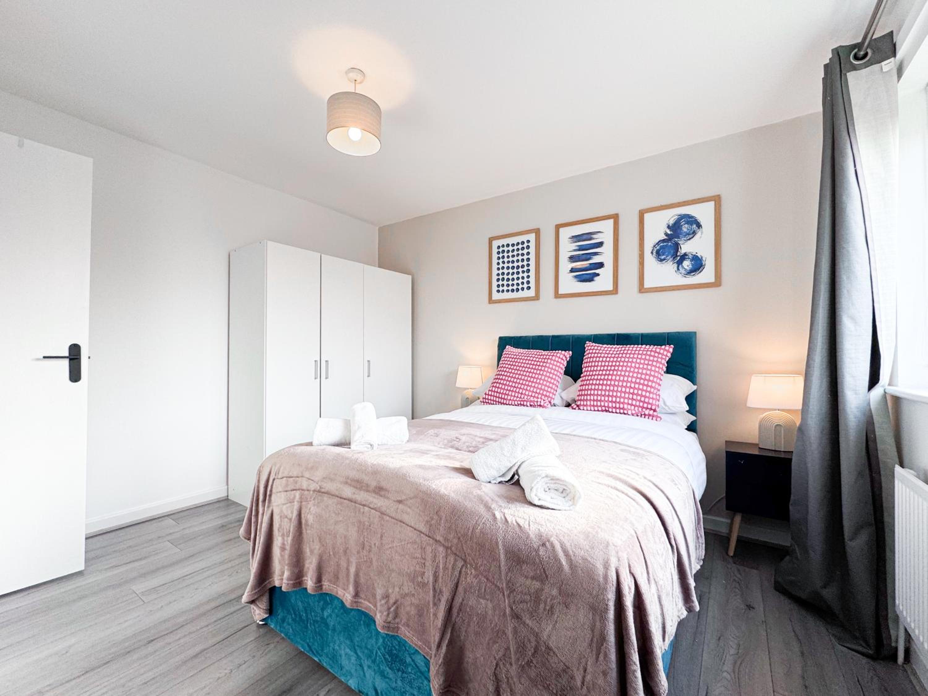 Lokfu Garden By Furnished Accommodation 3 Bedroom House Free Parking Perfect For Contractors and Families