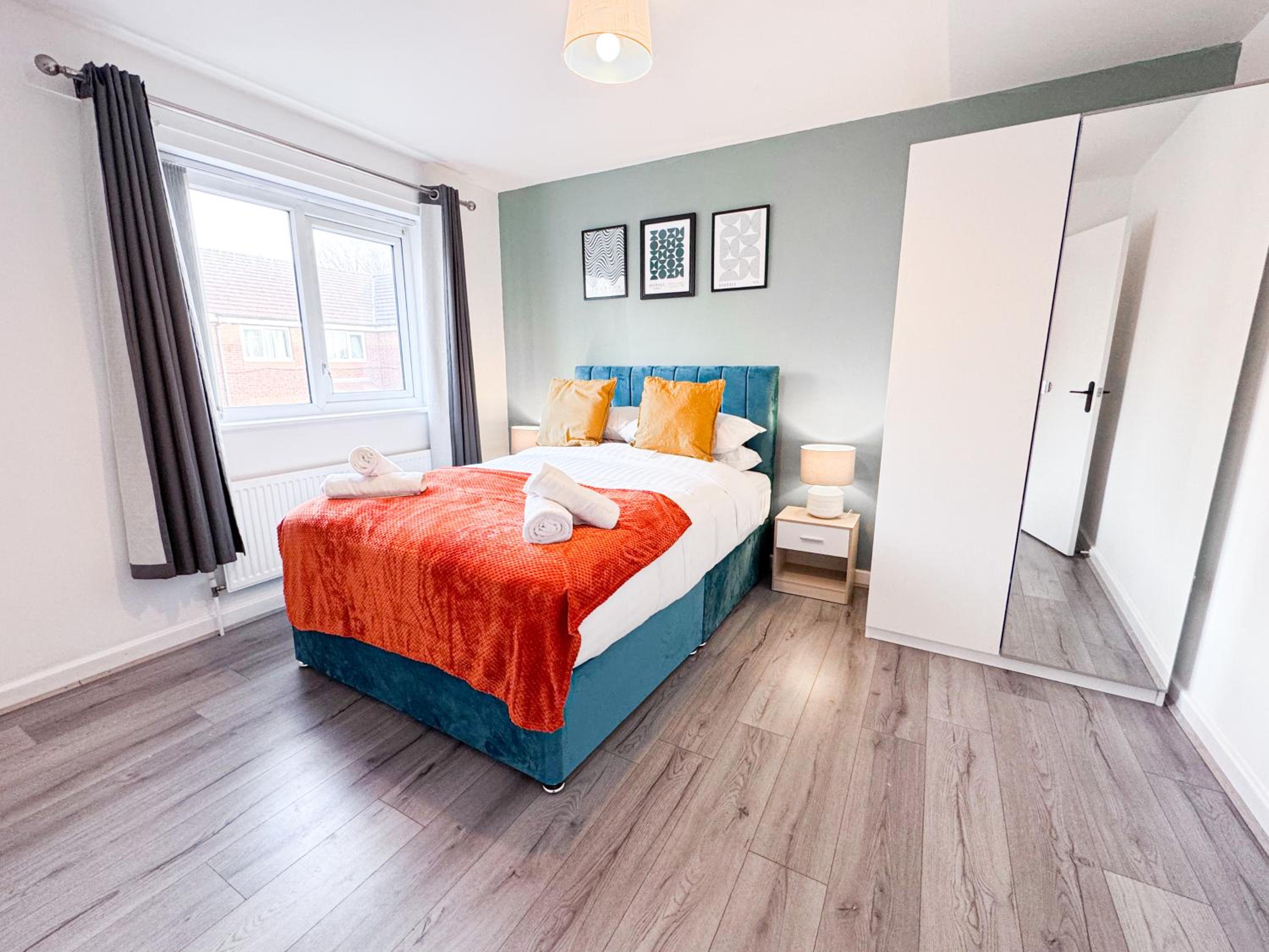 Lokfu Garden By Furnished Accommodation 3 Bedroom House Free Parking Perfect For Contractors and Families