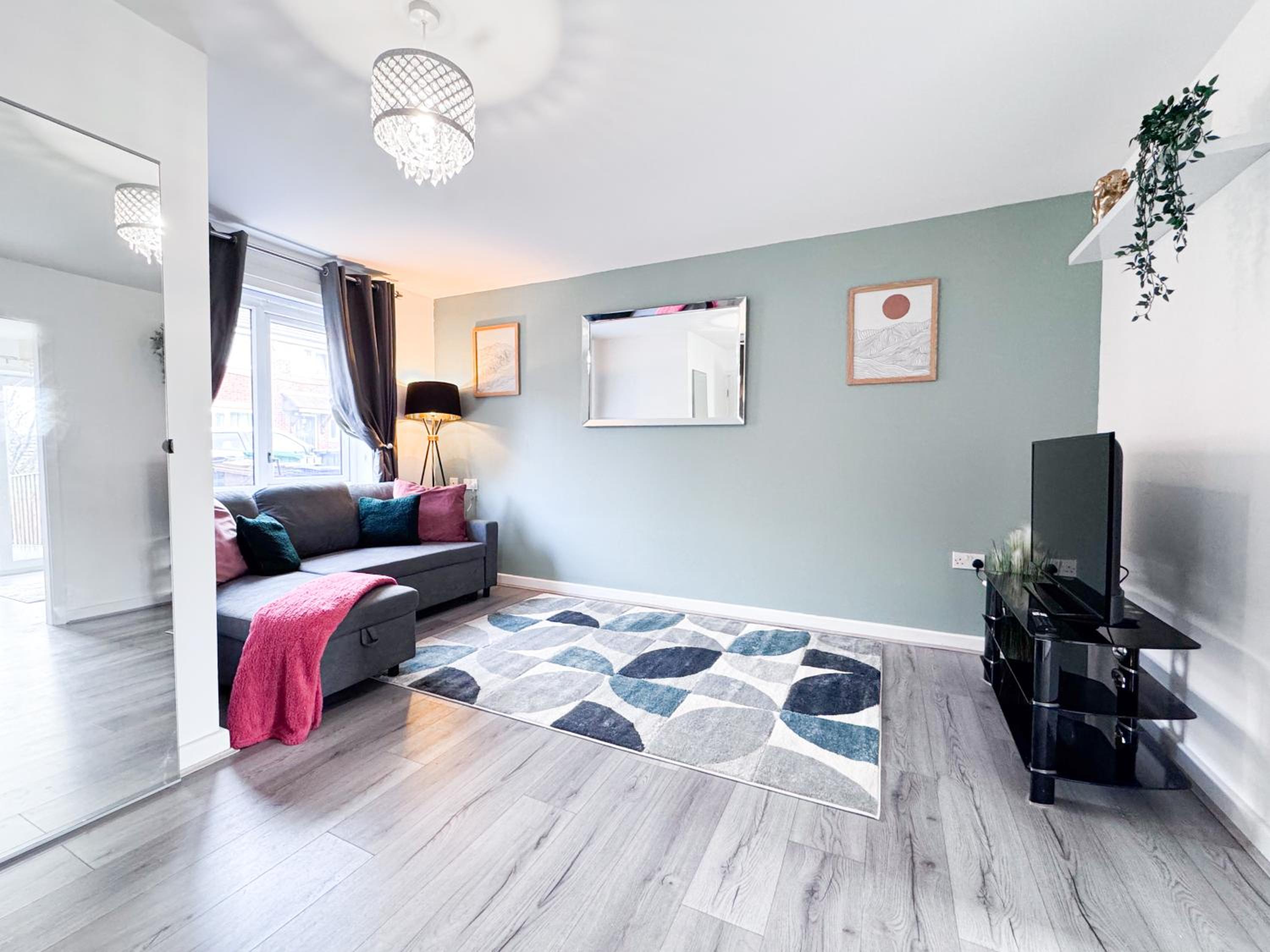 Lokfu Garden By Furnished Accommodation 3 Bedroom House Free Parking Perfect For Contractors and Families