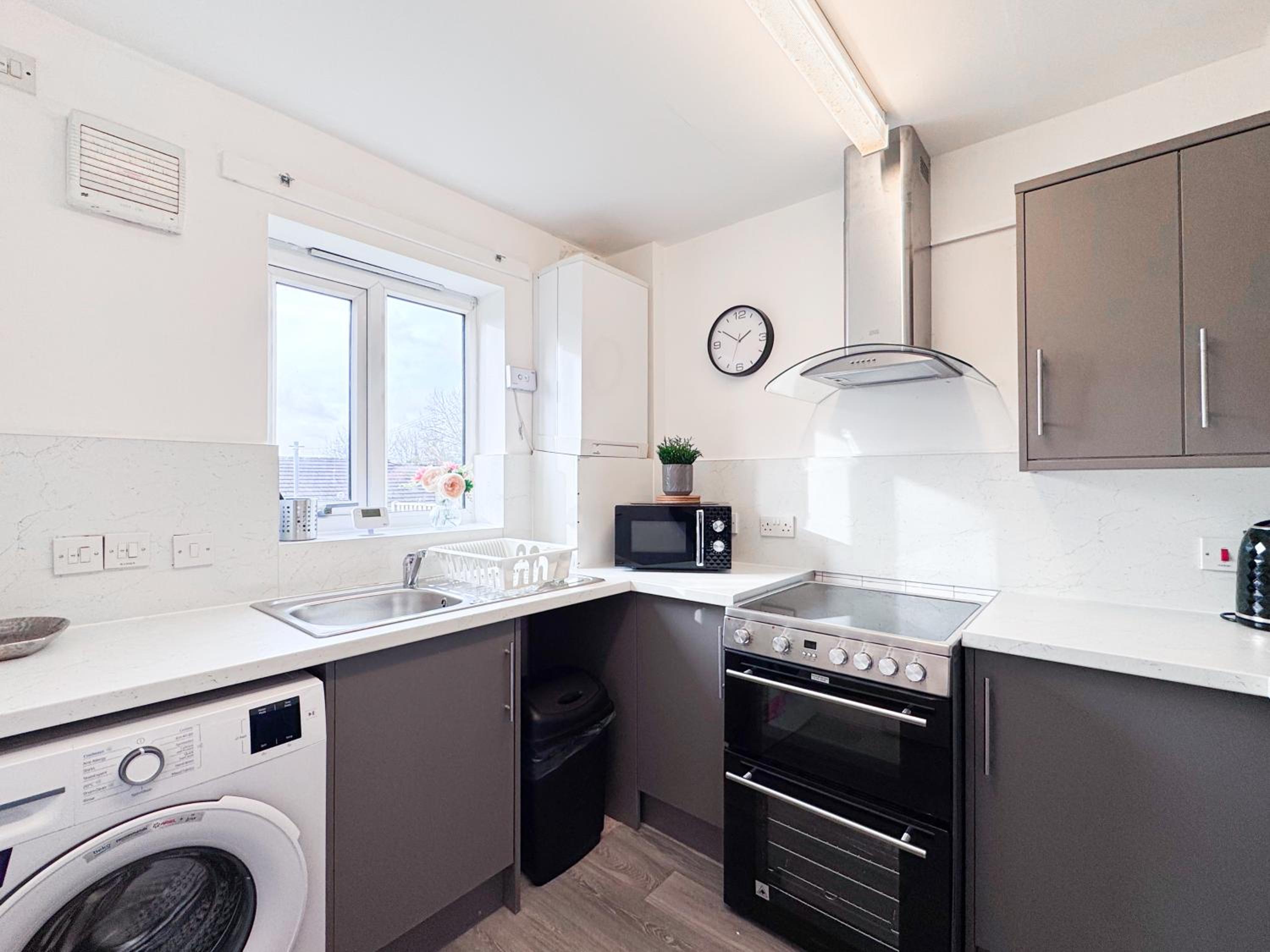 Lokfu Garden By Furnished Accommodation 3 Bedroom House Free Parking Perfect For Contractors and Families