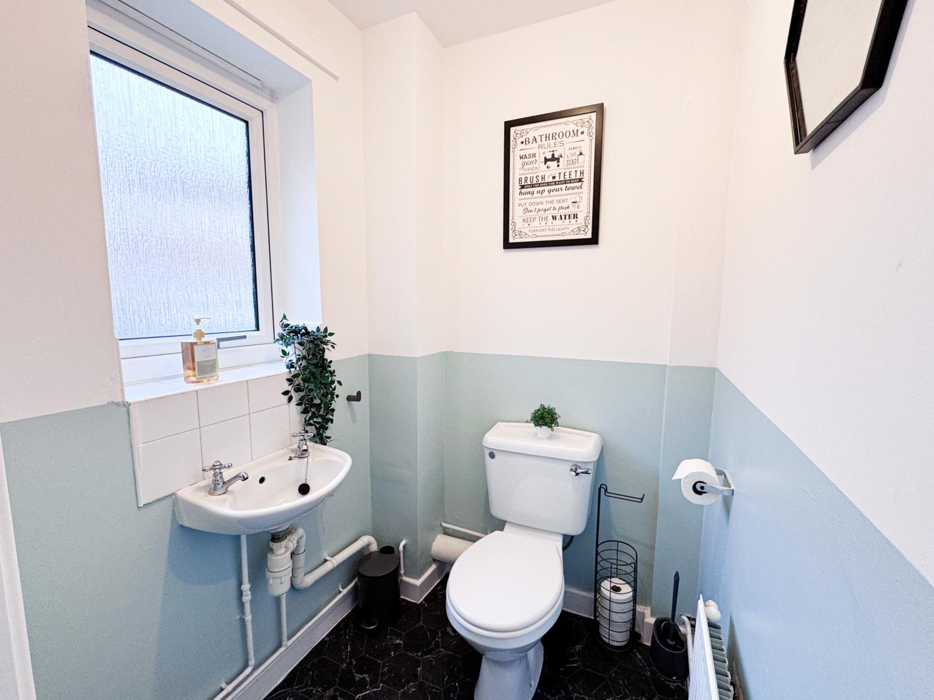 Lokfu Garden By Furnished Accommodation 3 Bedroom House Free Parking Perfect For Contractors and Families