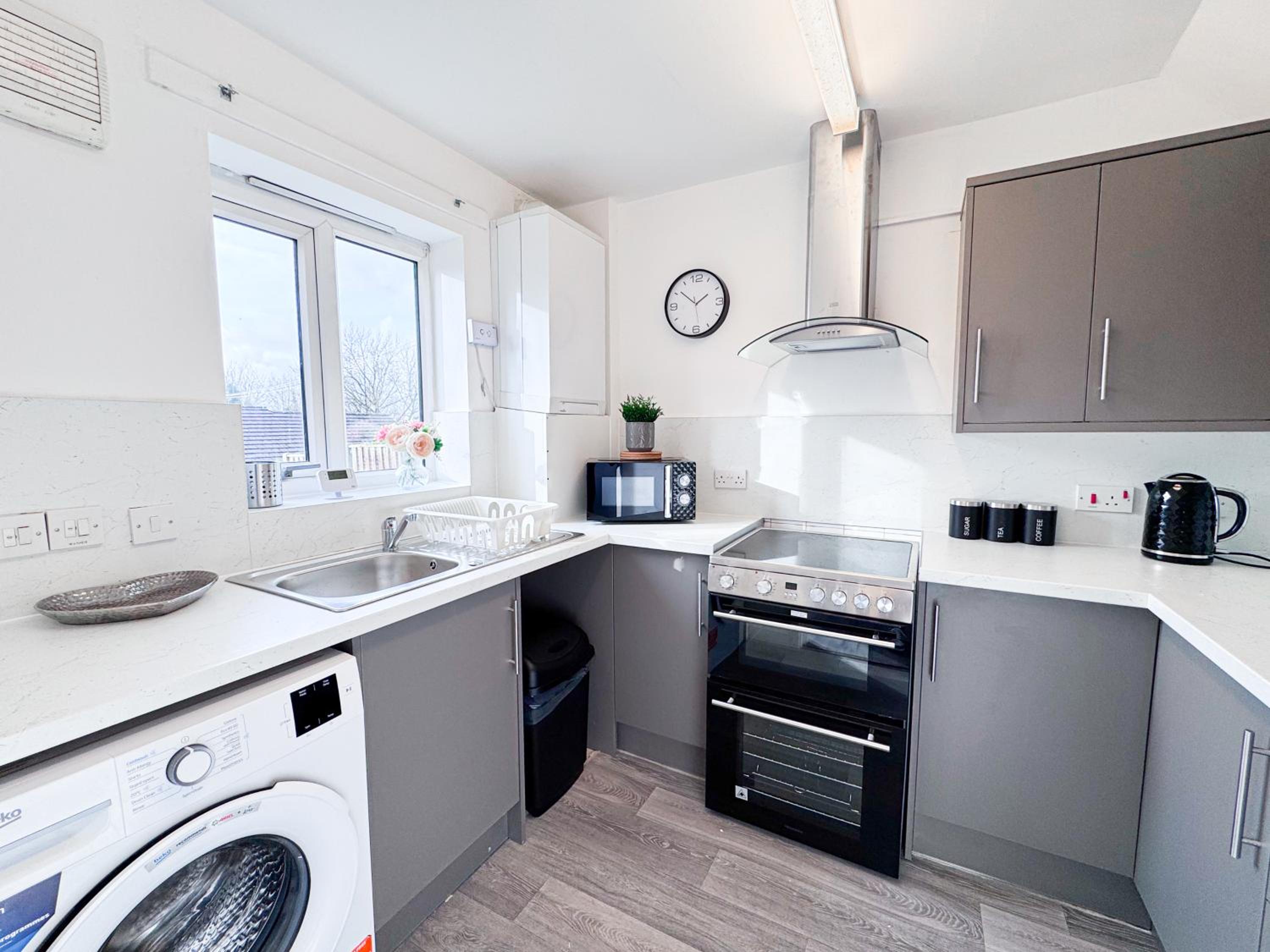 Lokfu Garden By Furnished Accommodation 3 Bedroom House Free Parking Perfect For Contractors and Families