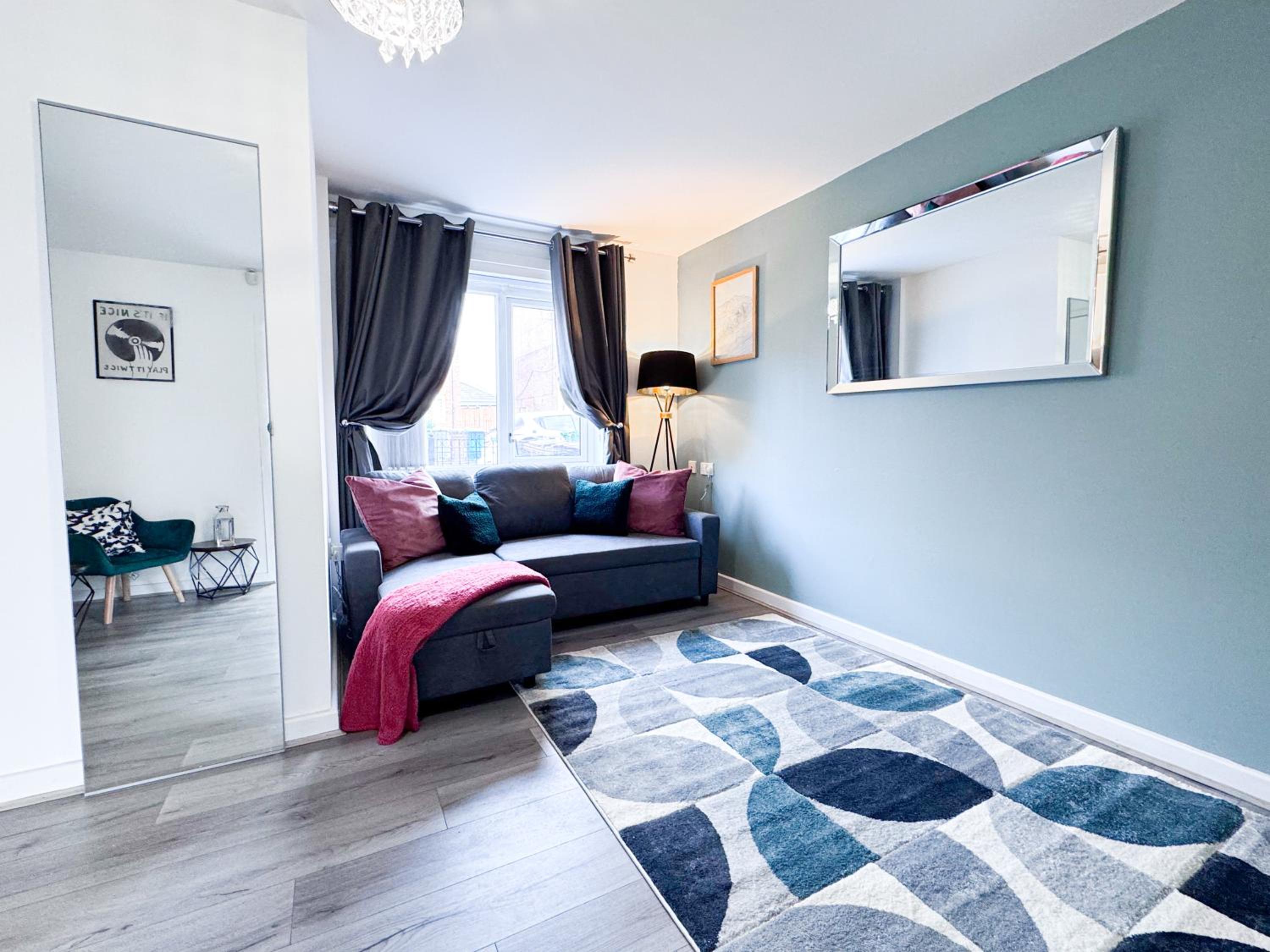 Lokfu Garden By Furnished Accommodation 3 Bedroom House Free Parking Perfect For Contractors and Families