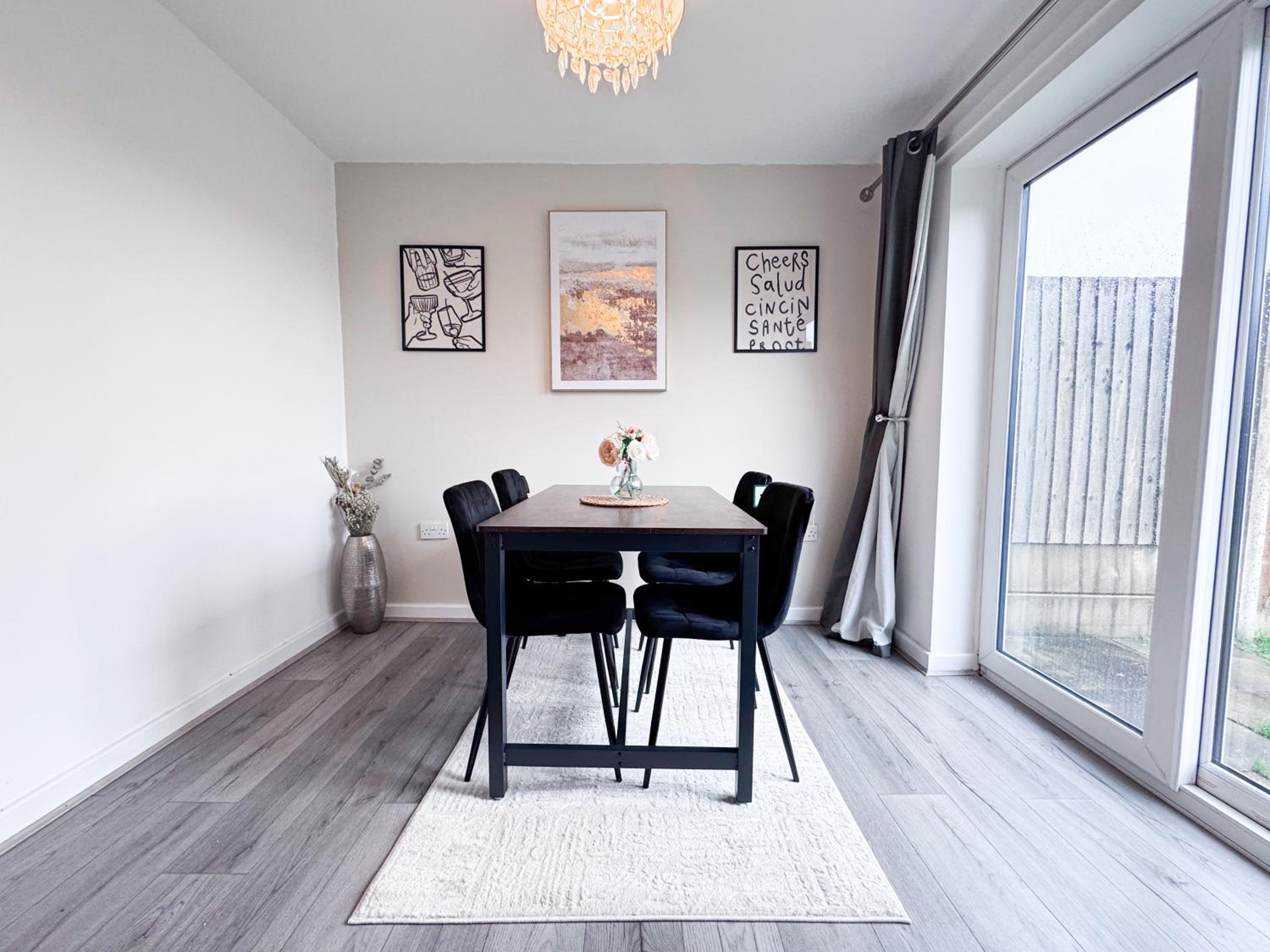 Lokfu Garden By Furnished Accommodation 3 Bedroom House Free Parking Perfect For Contractors and Families