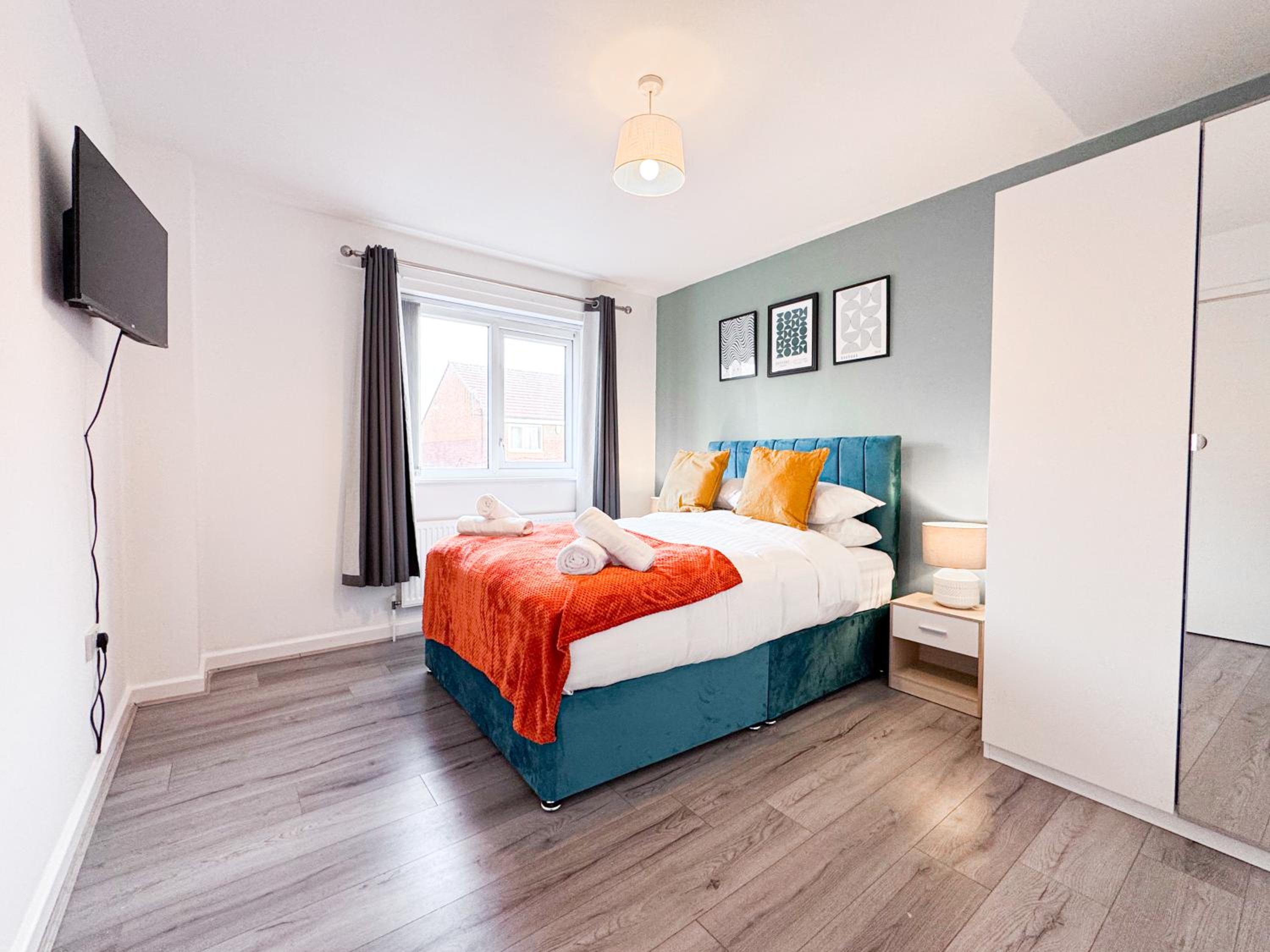 Lokfu Garden By Furnished Accommodation 3 Bedroom House Free Parking Perfect For Contractors and Families