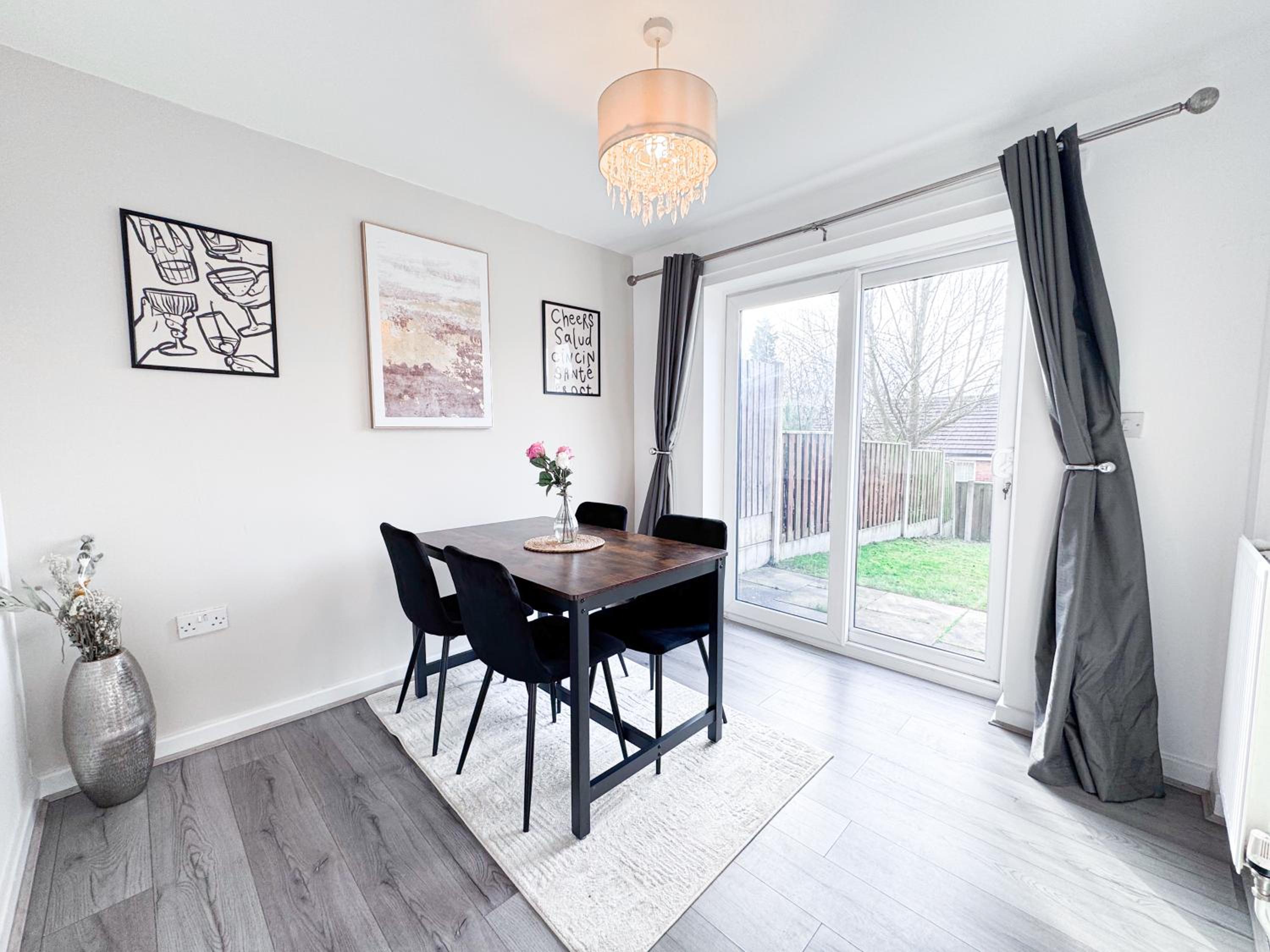 Lokfu Garden By Furnished Accommodation 3 Bedroom House Free Parking Perfect For Contractors and Families