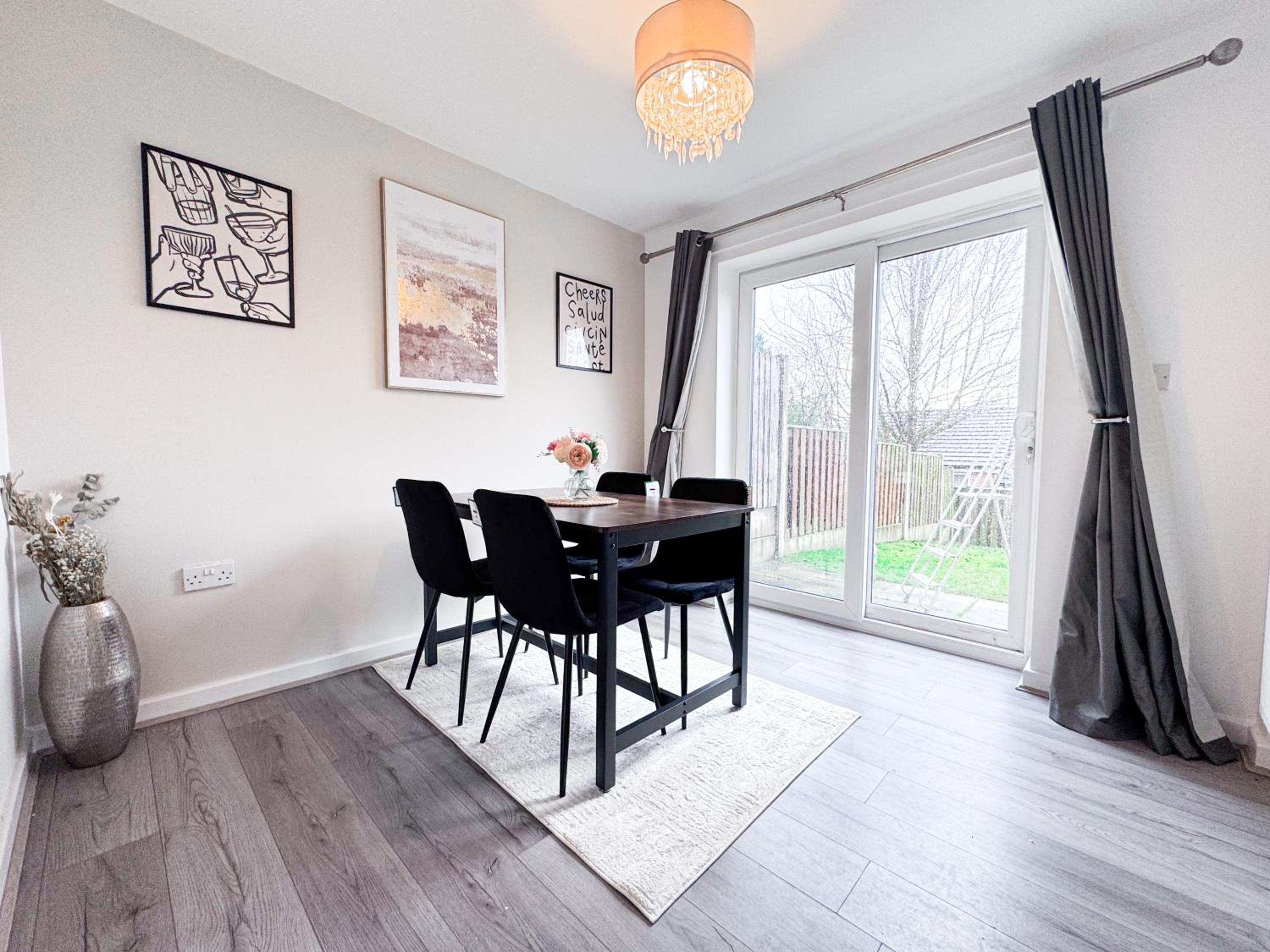 Lokfu Garden By Furnished Accommodation 3 Bedroom House Free Parking Perfect For Contractors and Families