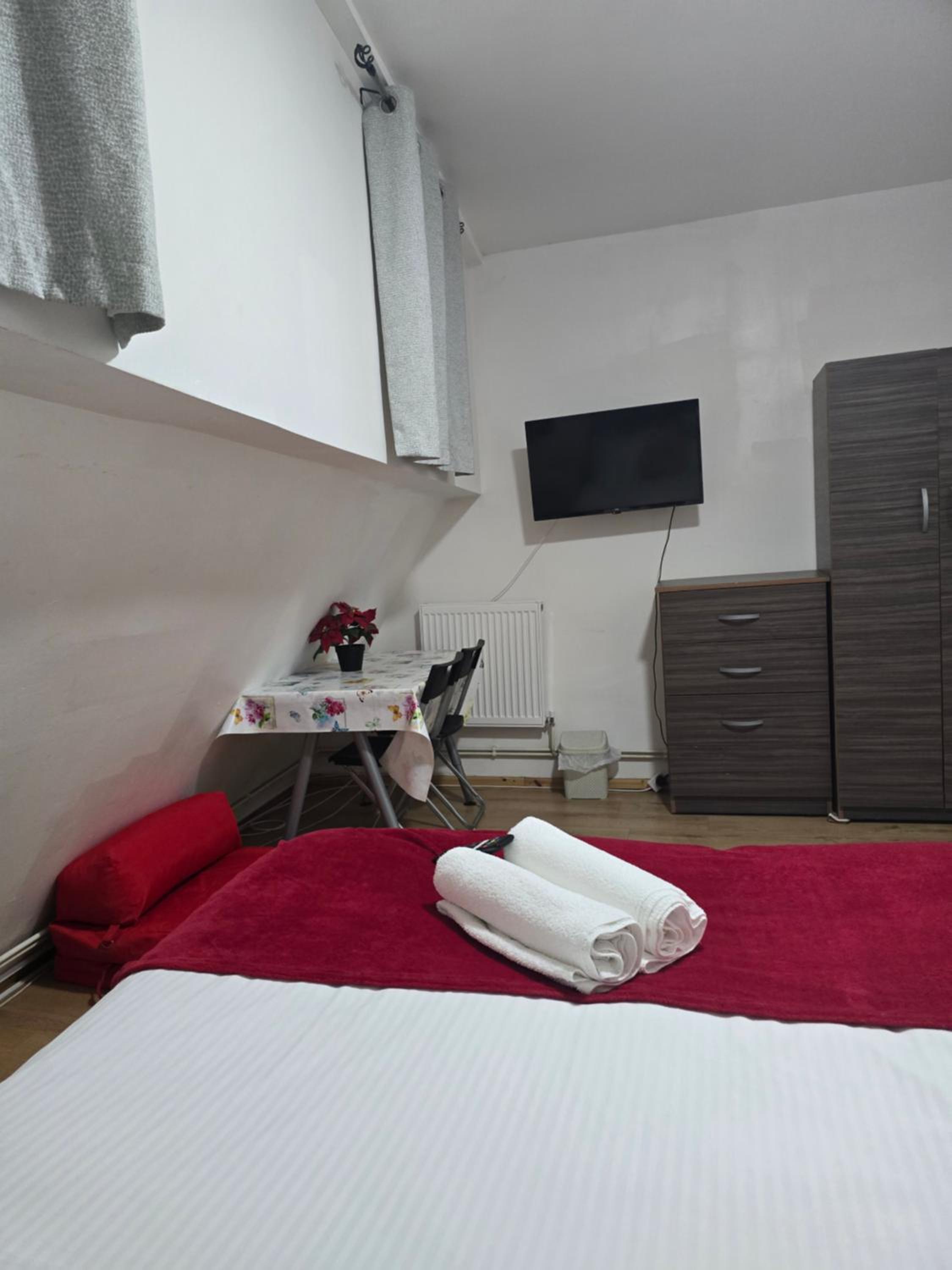 Tower Bridge Roomzzzz BnB